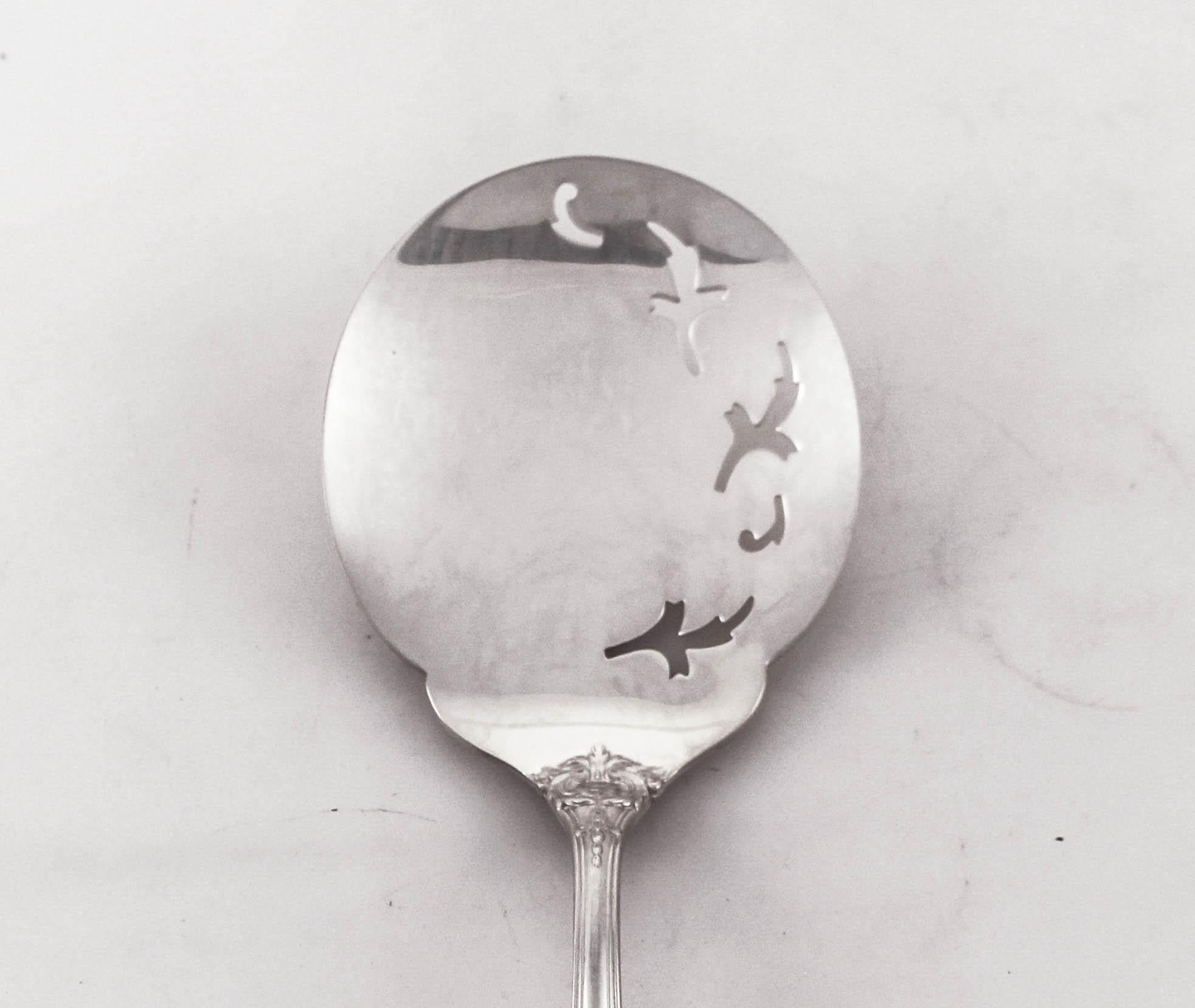 We are offering this sterling silver tomato server in the Francis I pattern by Reed and Barton. Francis I is R&B’s most famous pattern; it has always been a favorite among silver collectors.
This piece has the iconic pattern on the handle and the