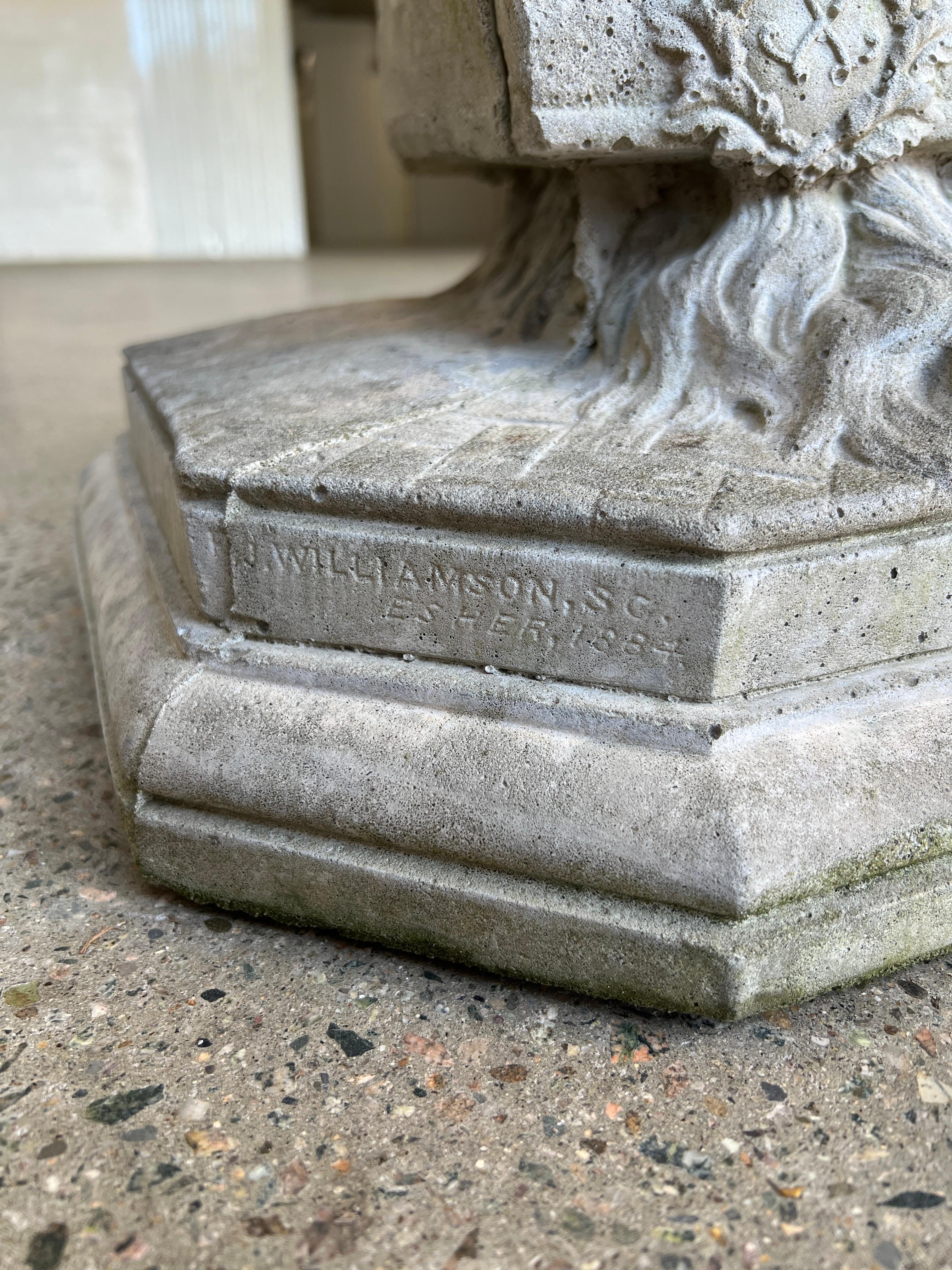 Francis John Williamson (Brite, 1833-1920), um 1884. 

Eine beeindruckende Steingussskulptur des bekannten britischen Porträtbildhauers Francis John Williamson. Diese fein gegossene und geformte Figur stellt das königliche Familienbaby Prinzessin