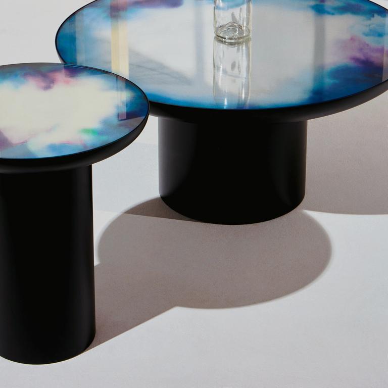 Francis, petite table basse miroir, aquarelle bleue/violet Neuf - En vente à New York, NY