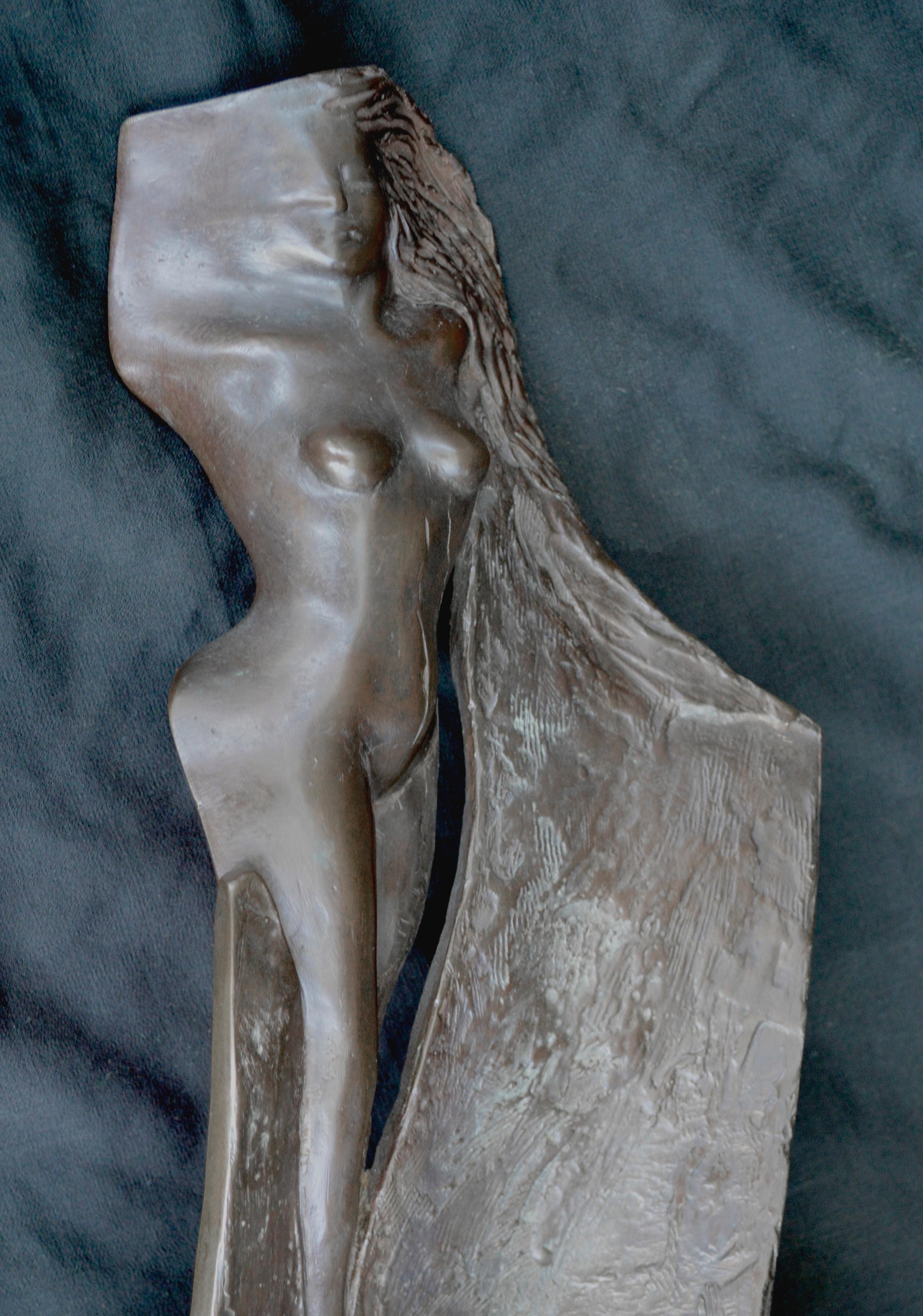 Modernistische Bronzeskulptur einer nackten Frau (Gold), Nude Sculpture, von Francis Xavier Bracken