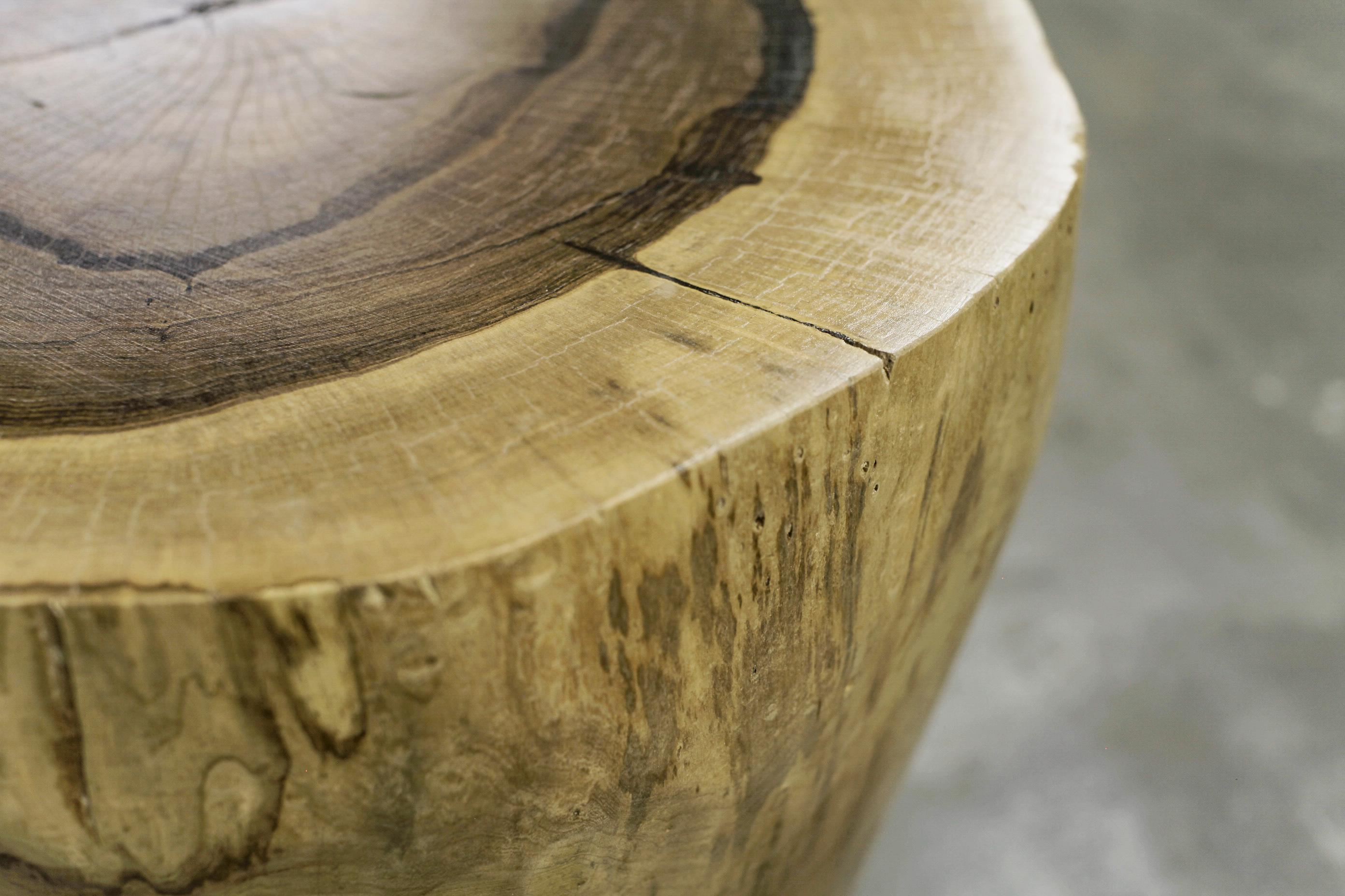 Geschnitzter Truhentisch aus massivem exotischem Holz mit lebendiger Kante von Costantini, Francisco im Angebot 5