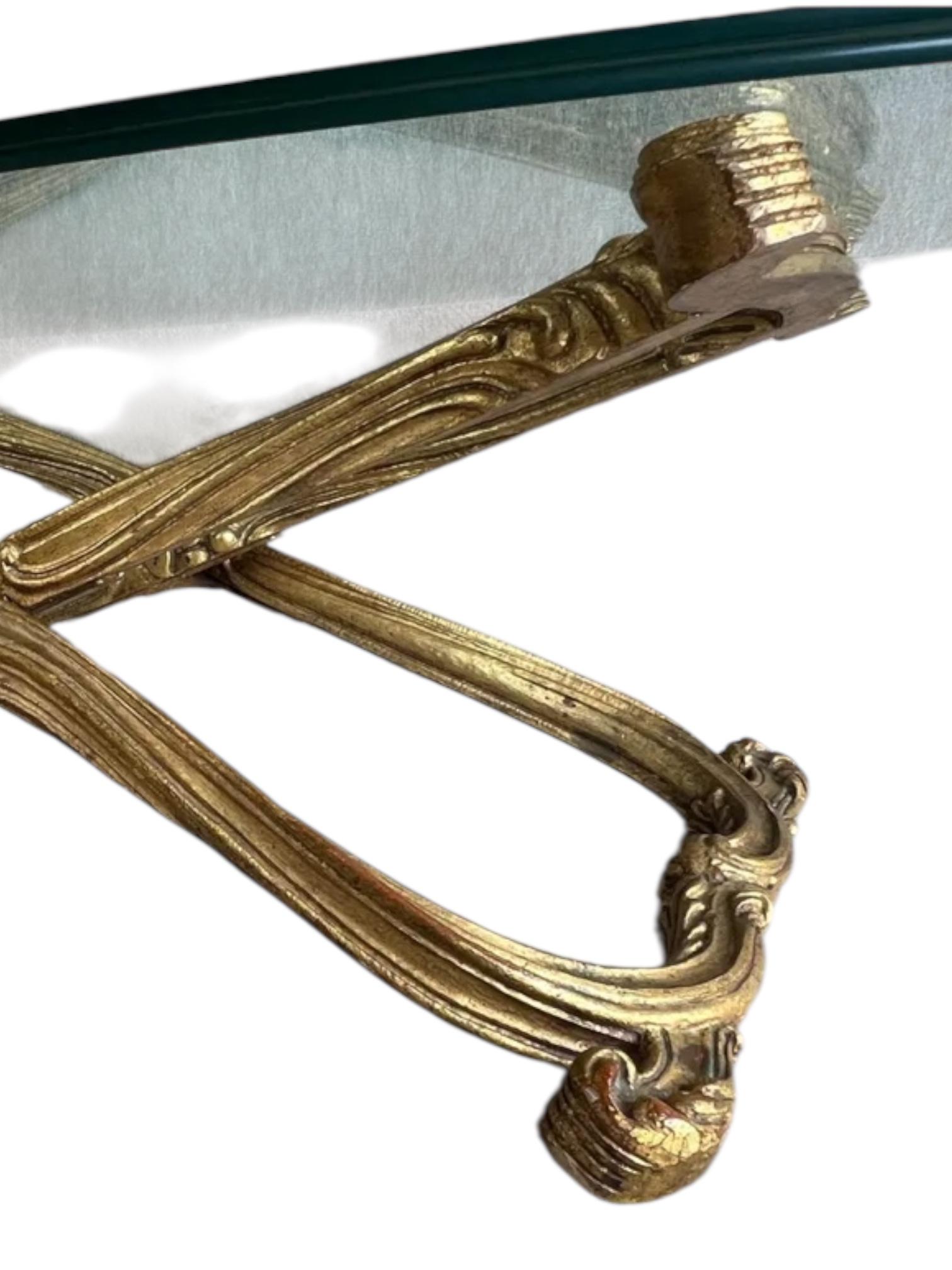 Tavolo in legno dorato in stile Reggenza di Francisco Hurtado In condizioni buone a Pasadena, CA