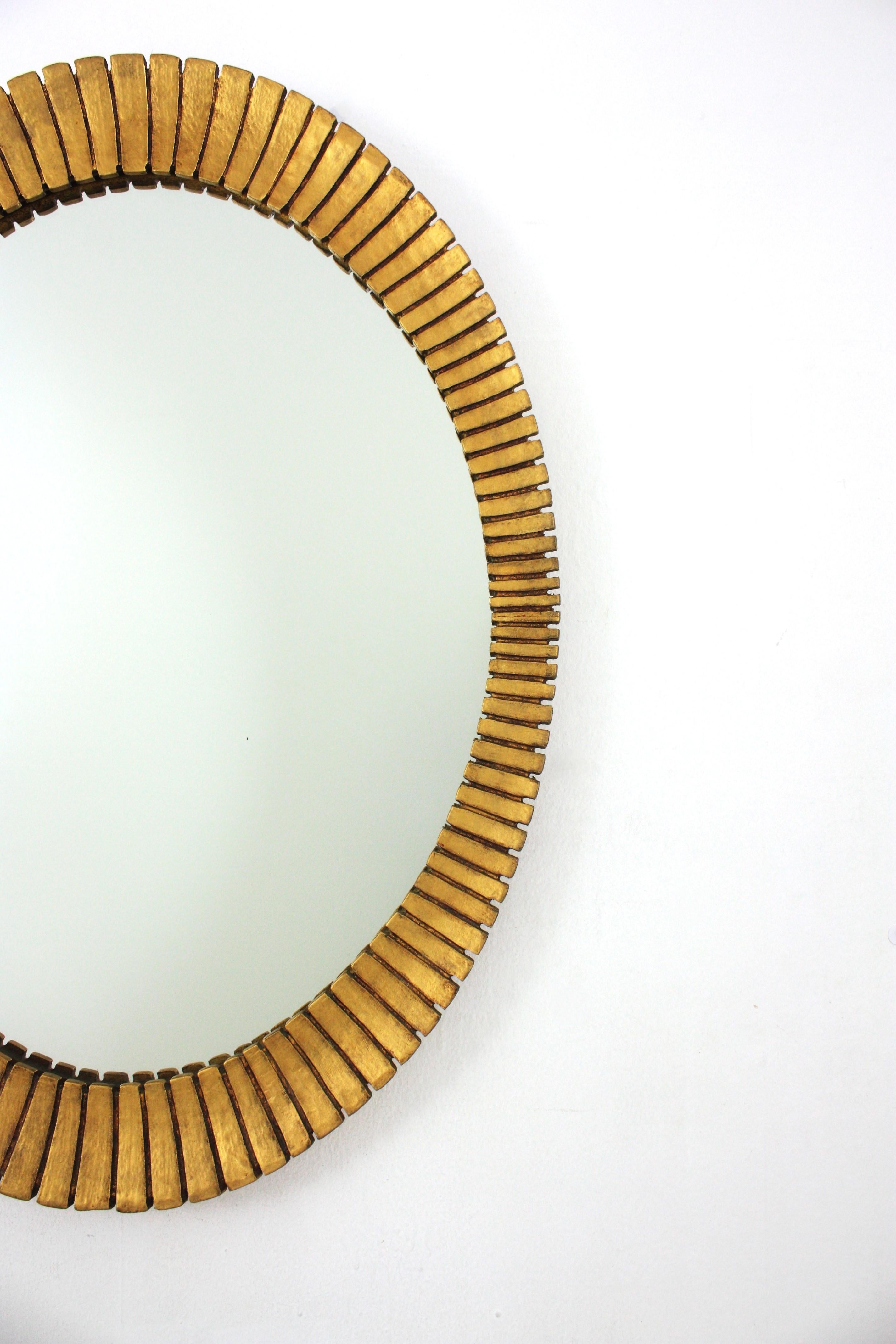 Sculpté Miroir ovale festonné Francisco Hurtado en vente