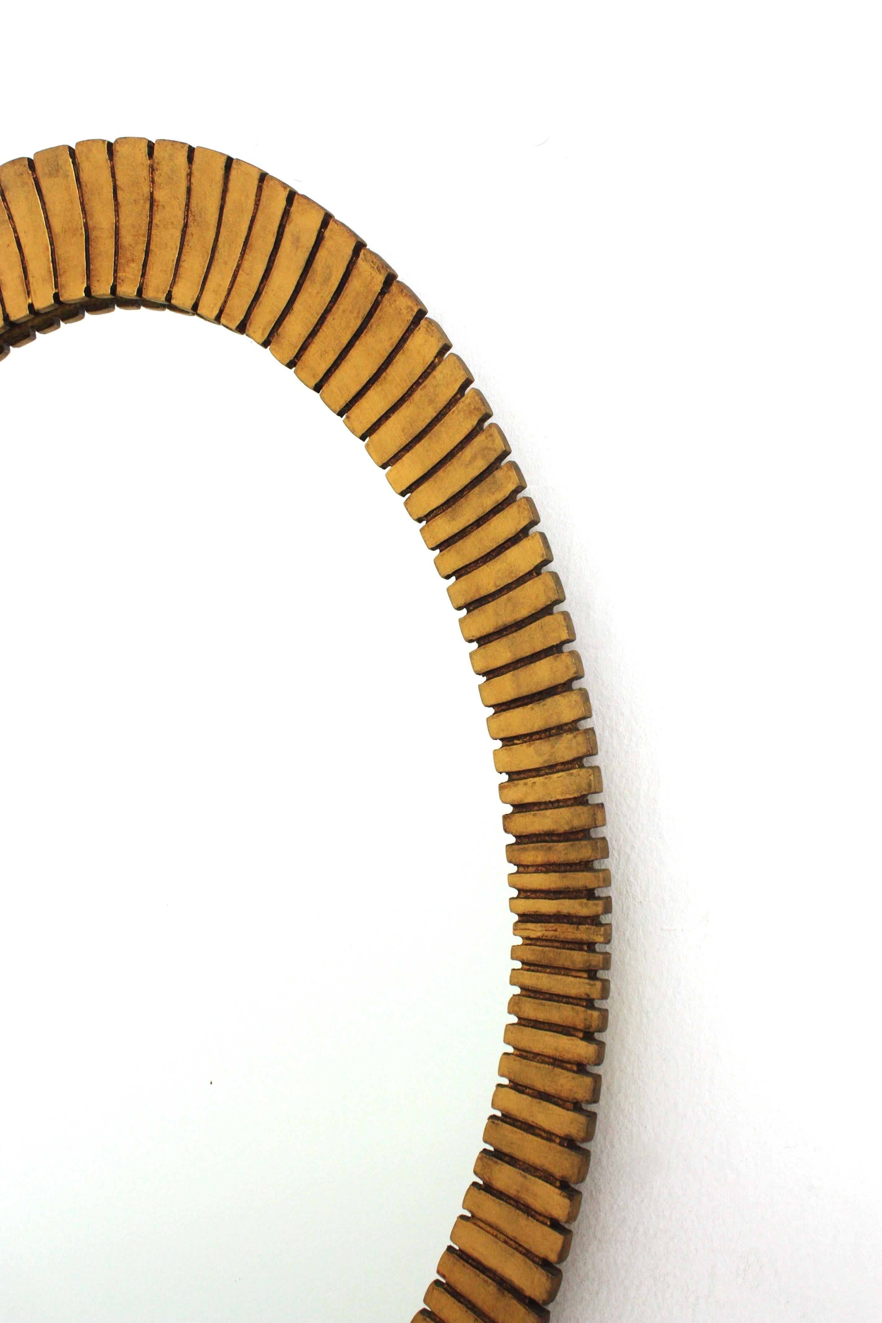 20ième siècle Miroir ovale festonné Francisco Hurtado en vente