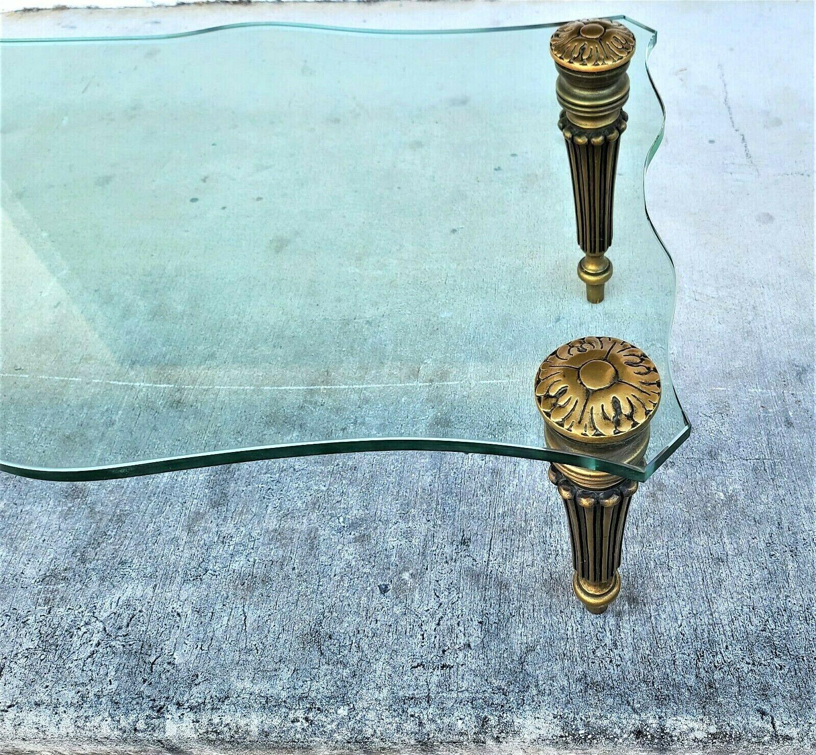 Francisco Hurtado Stil Skulpturaler Hollywood-Regency-Couchtisch aus Glas (20. Jahrhundert) im Angebot
