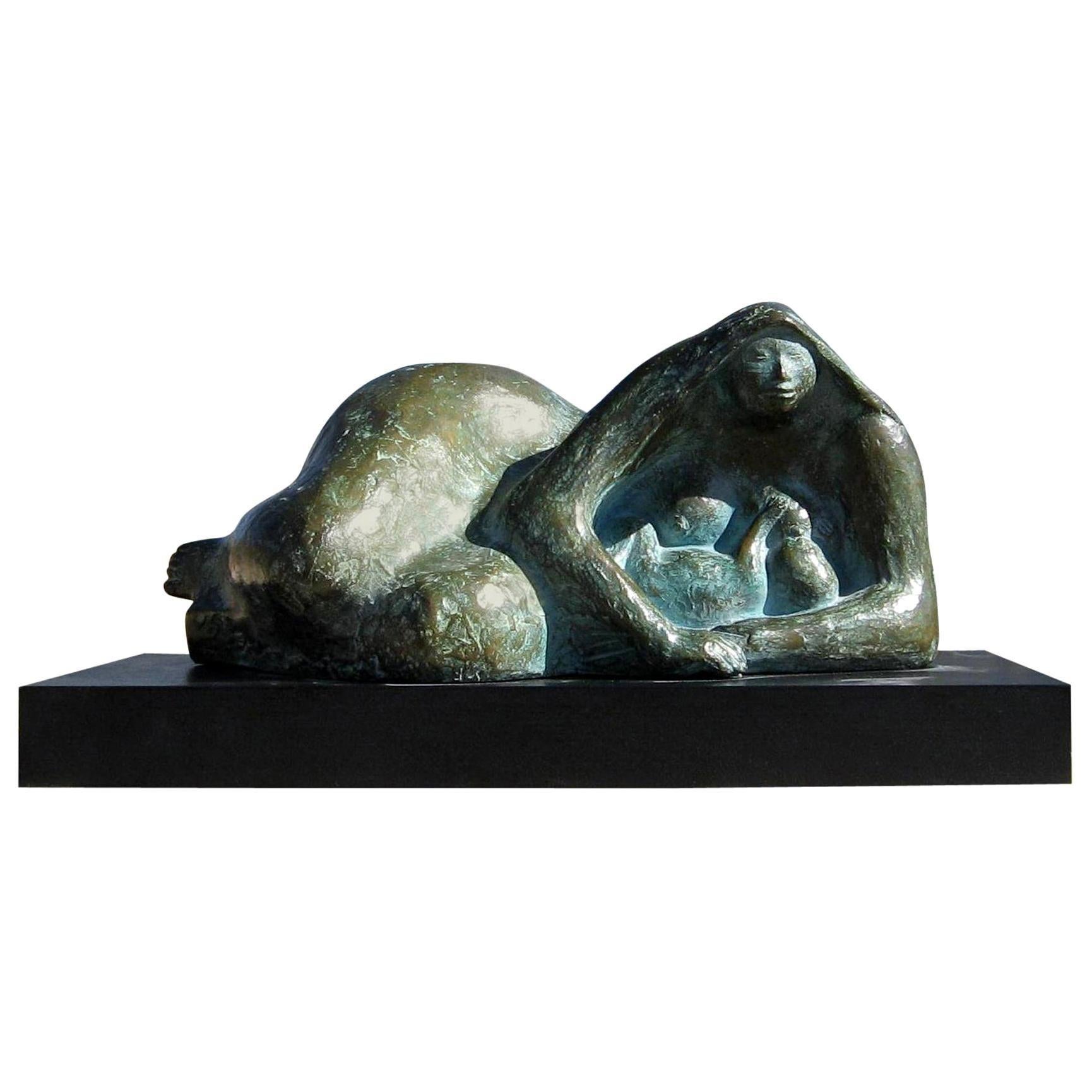 Figurative Sculpture de Francisco Zúñiga - Francisco Zuniga Escultura de bronce, 1964, Madre reclinada con chal