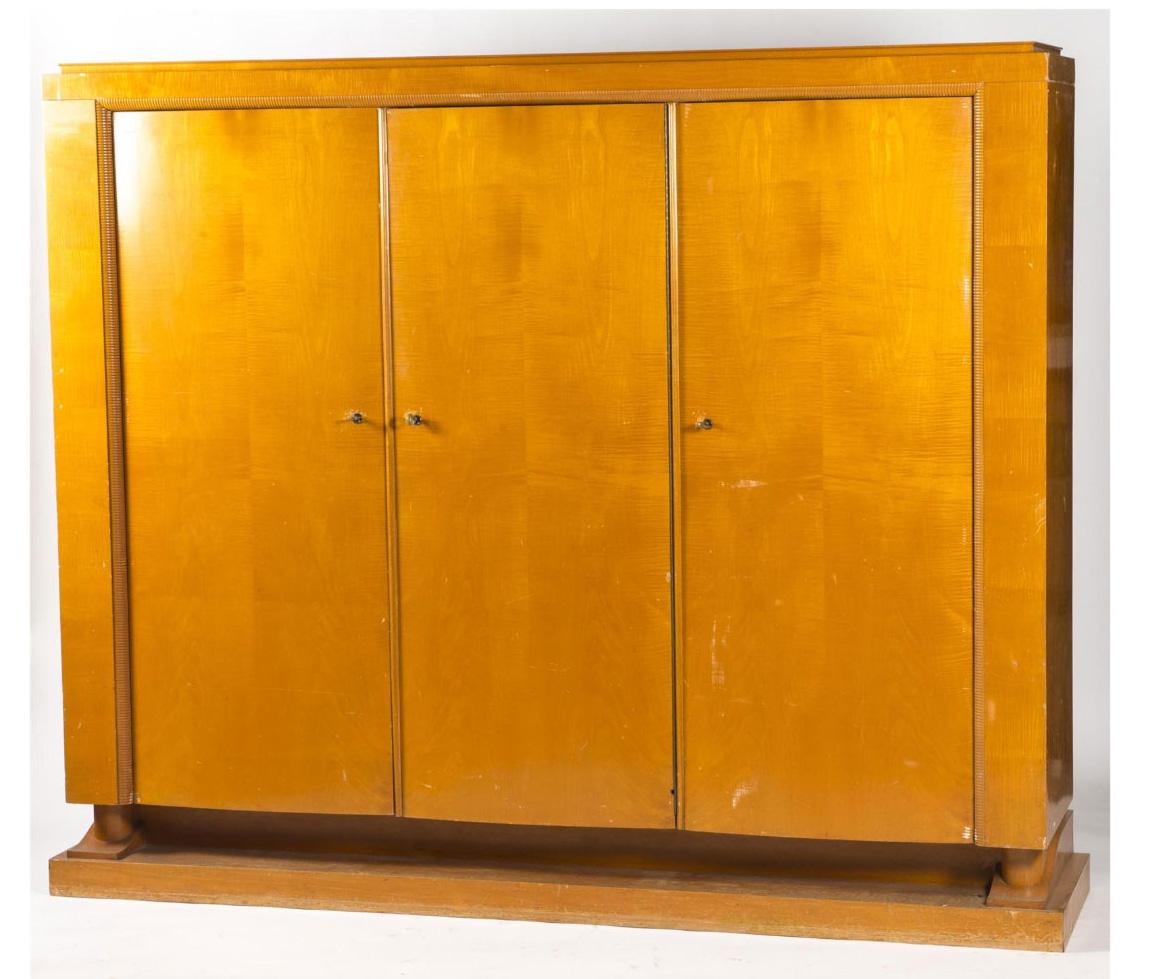 Francisque Chaleyssin Art Deco Cabinet in Sycamore Veneer, circa 194 In Good Condition For Sale In Saint-Ouen, FR