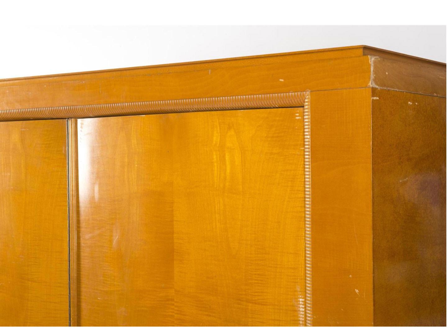 Francisque Chaleyssin Art Deco Kabinett in Sycamore Furnier, um 194 (Bergahornholz) im Angebot