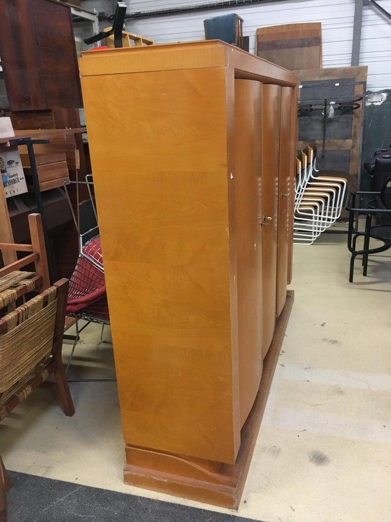 Francisque Chaleyssin Cabinet Art Déco en placage de sycomore, vers 1940 Bon état - En vente à Mouscron, WHT
