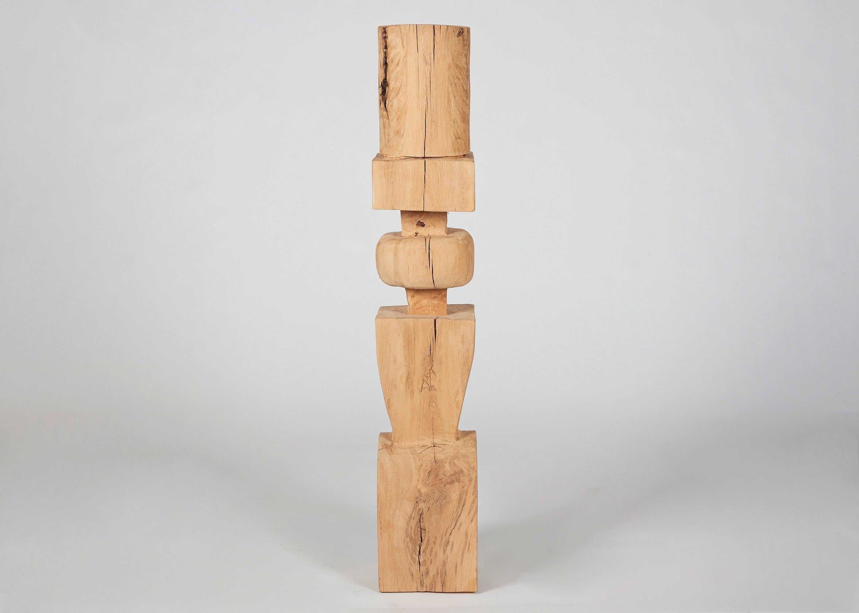 The totems of the French sculptor Franck Evennou possess a playful quality that counterbalances the traditional solemnity of the form. With their rough, splitting surface, they are not merely true in spirit to the wood from which they are carved,