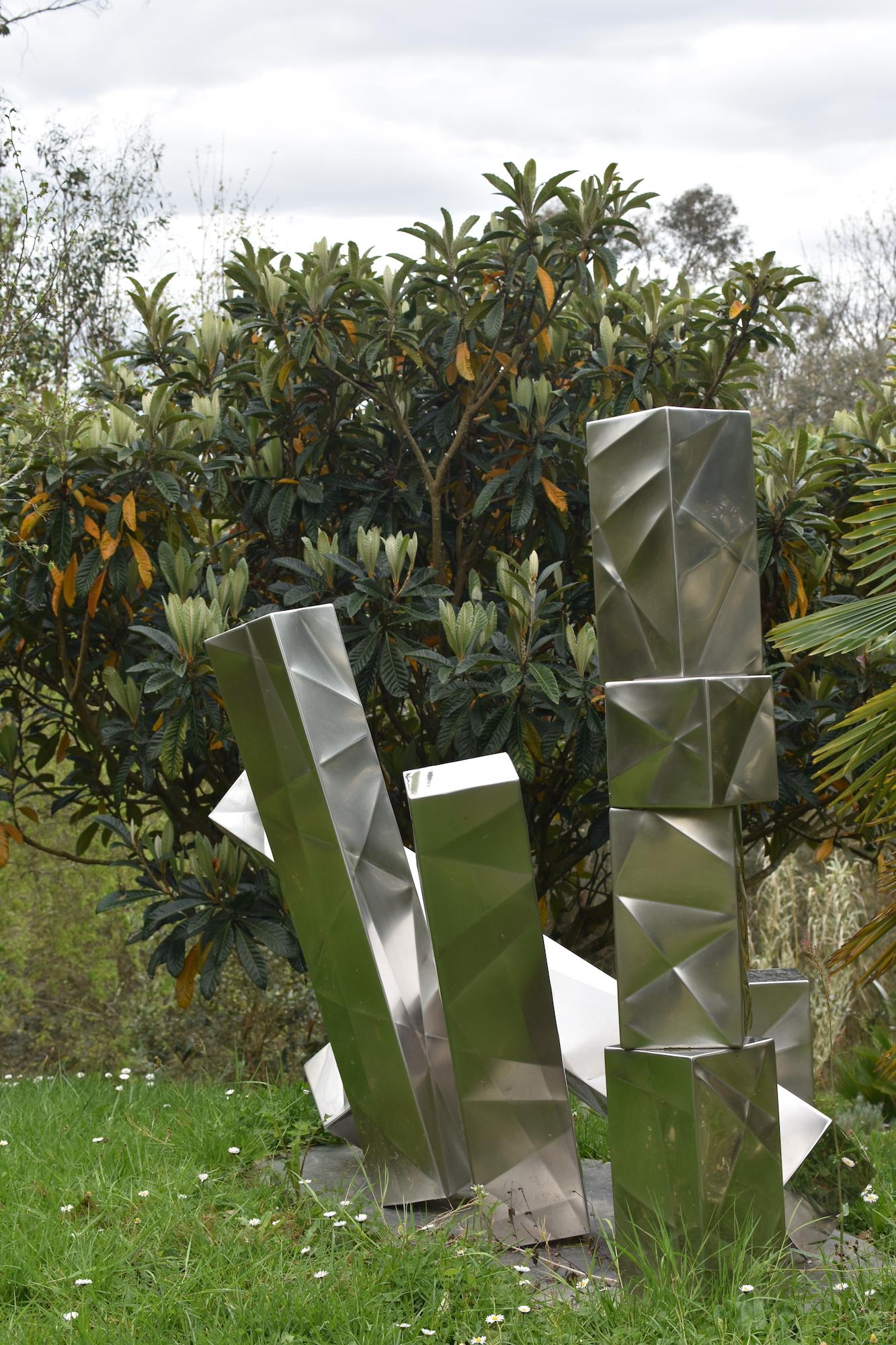 City von Franck K - Große Skulptur aus matt poliertem Edelstahl, Außenbereich, Metall im Angebot 6