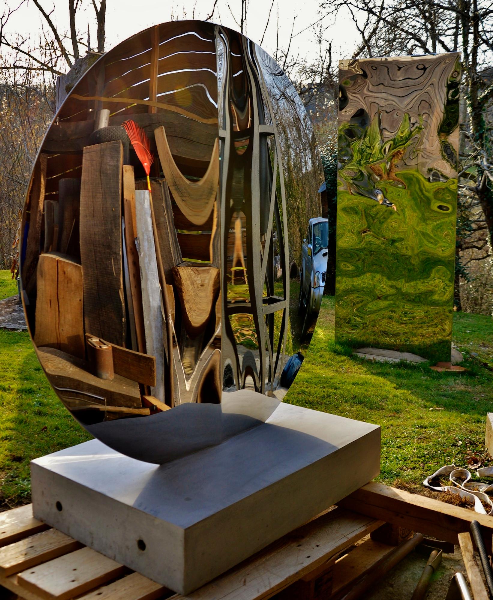Miroir avec pli 123 de Franck K - Grande sculpture en acier inoxydable, reflet en vente 3