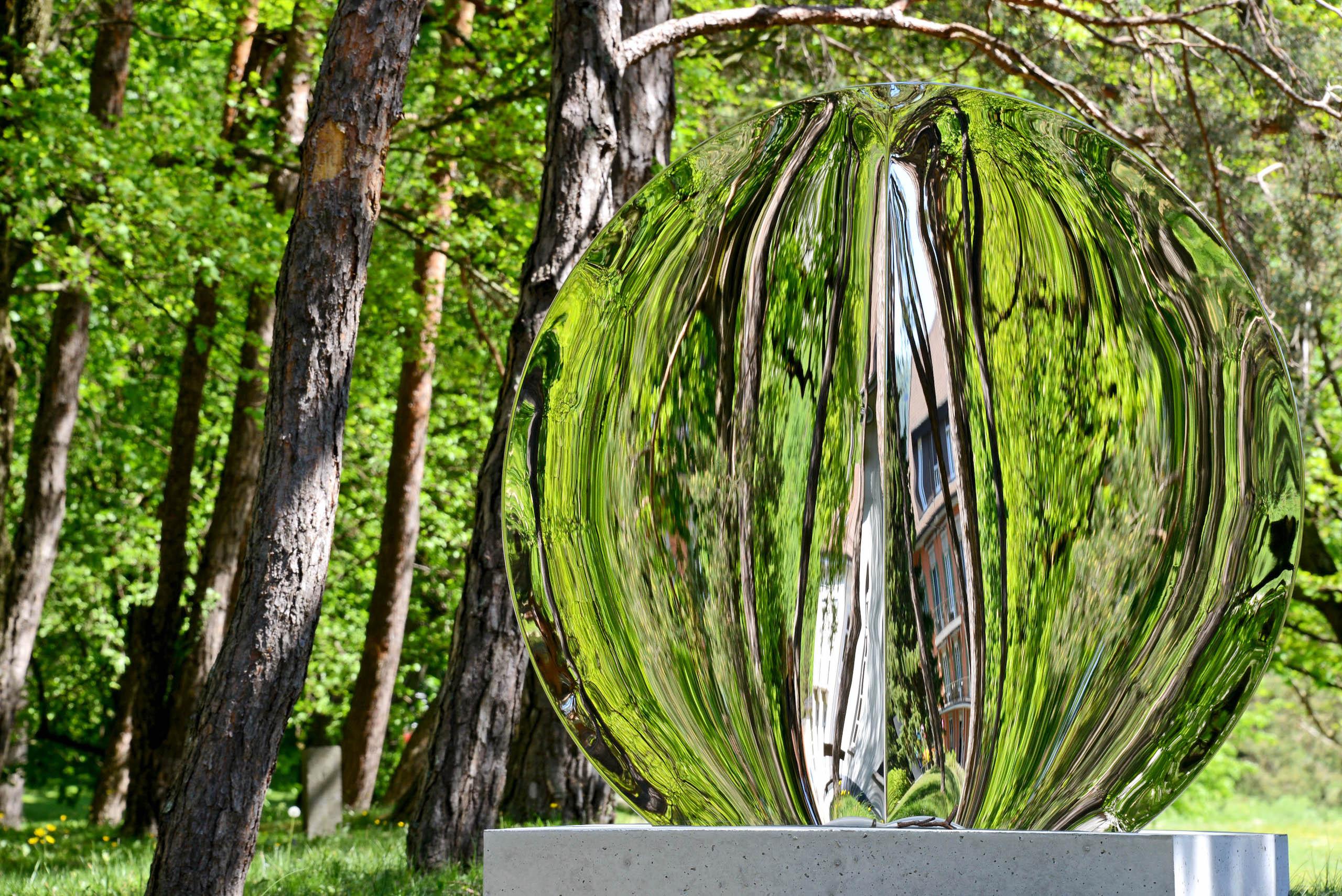 Miroir avec pli 148 de Franck K - Grande sculpture en acier inoxydable, reflet en vente 3