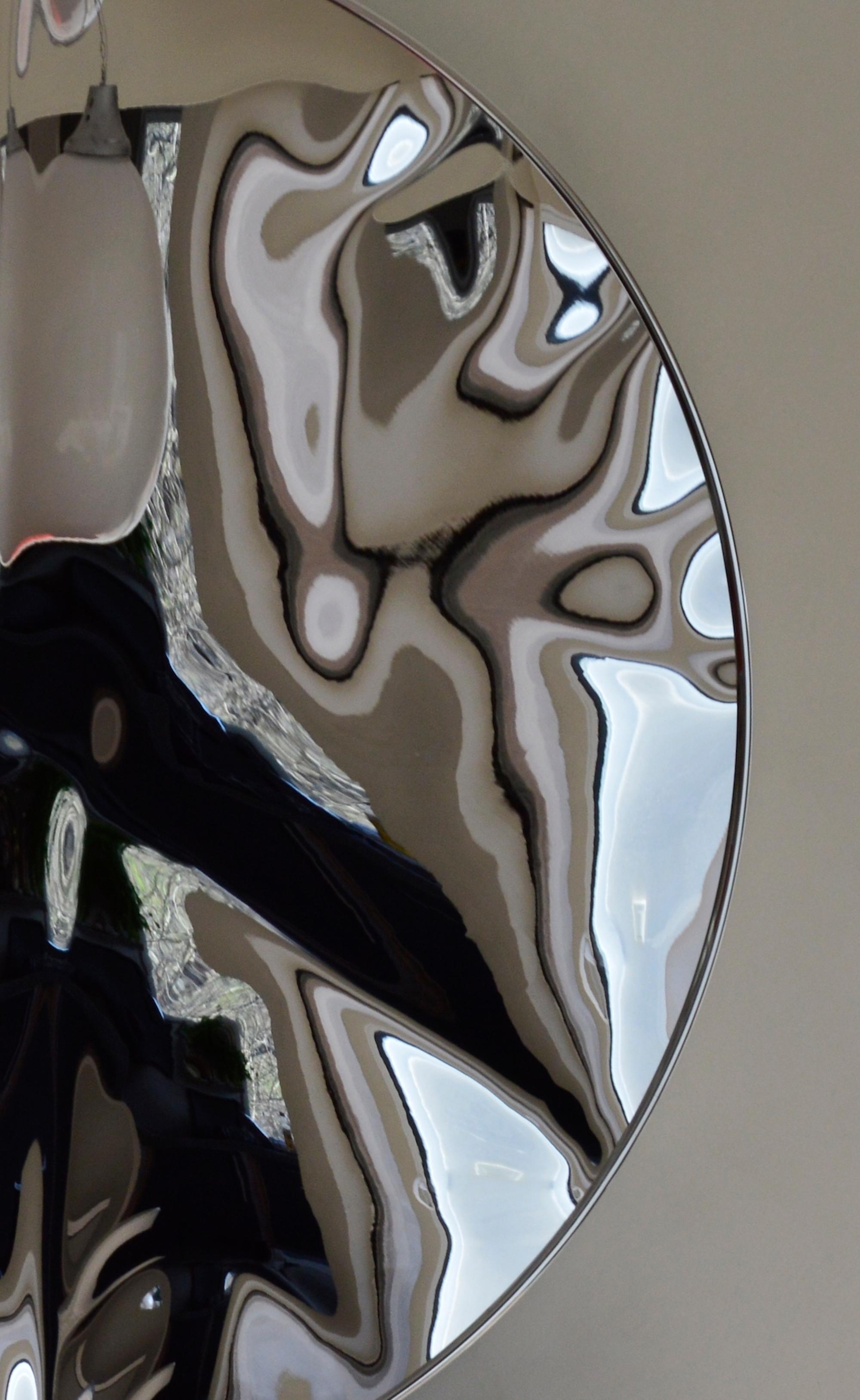 Frieden und Liebe II von Franck K – Wandskulptur aus Edelstahl, Reflexionen im Angebot 3