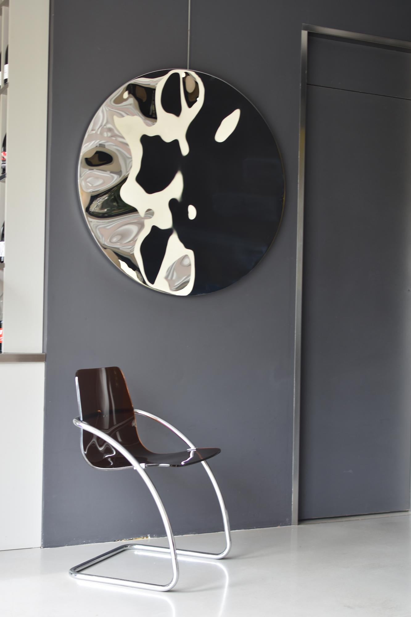 Shattered Wandspiegel I von Franck K – Edelstahlskulptur, Reflexion im Angebot 4