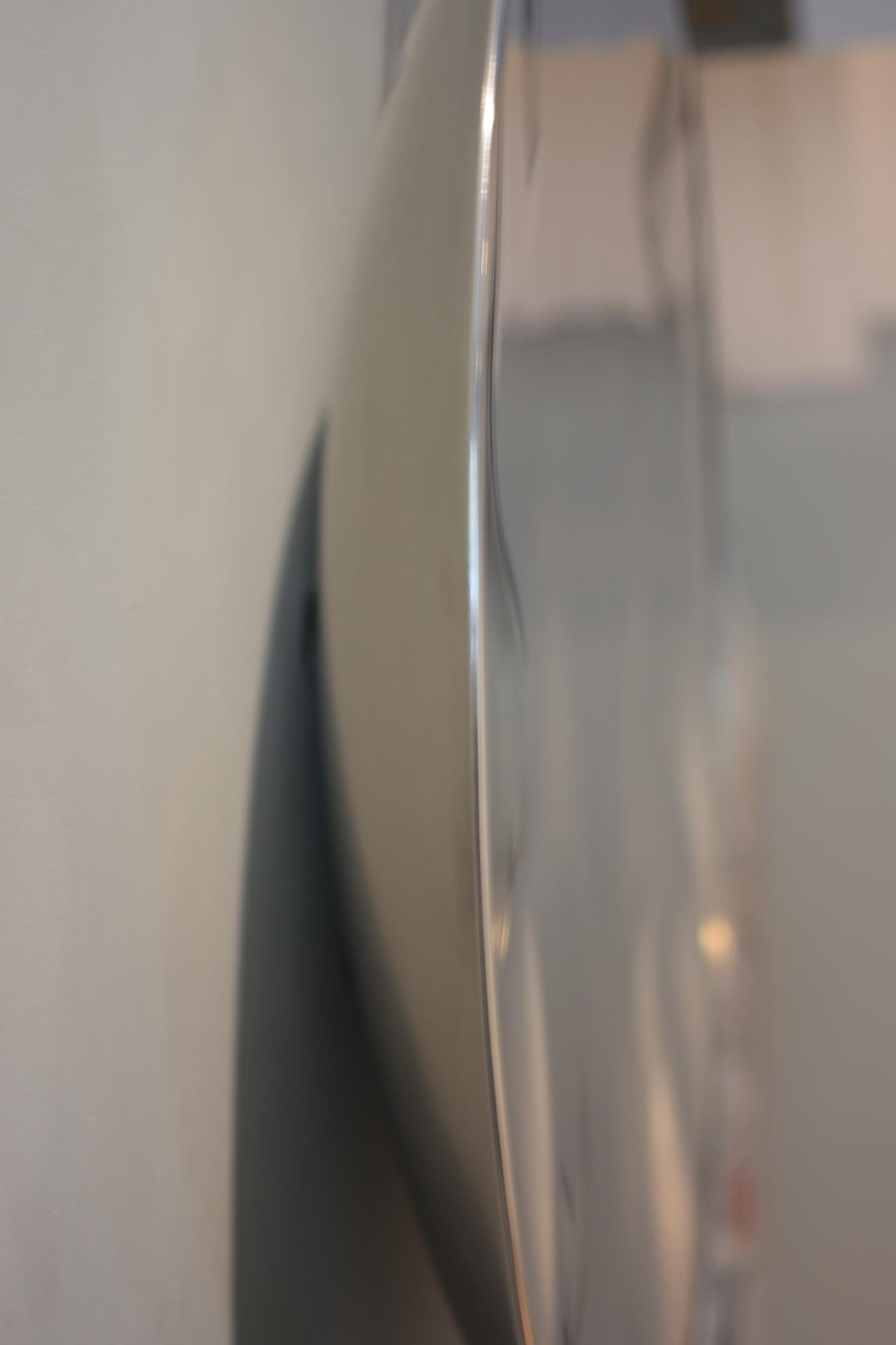 Miroir mural déformé III de Franck K - sculpture en acier inoxydable, reflet en vente 9