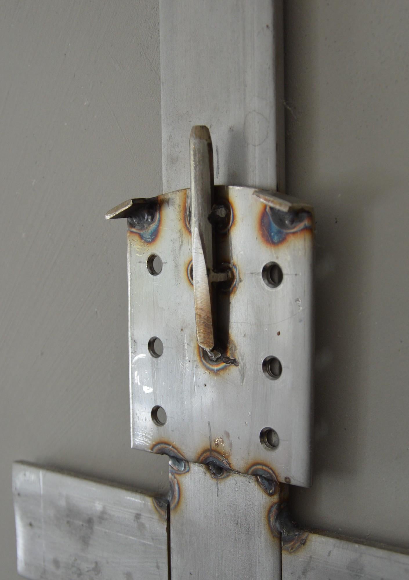 “Shattered” wall mirror III by Franck K - Stainless steel sculpture, reflection For Sale 14