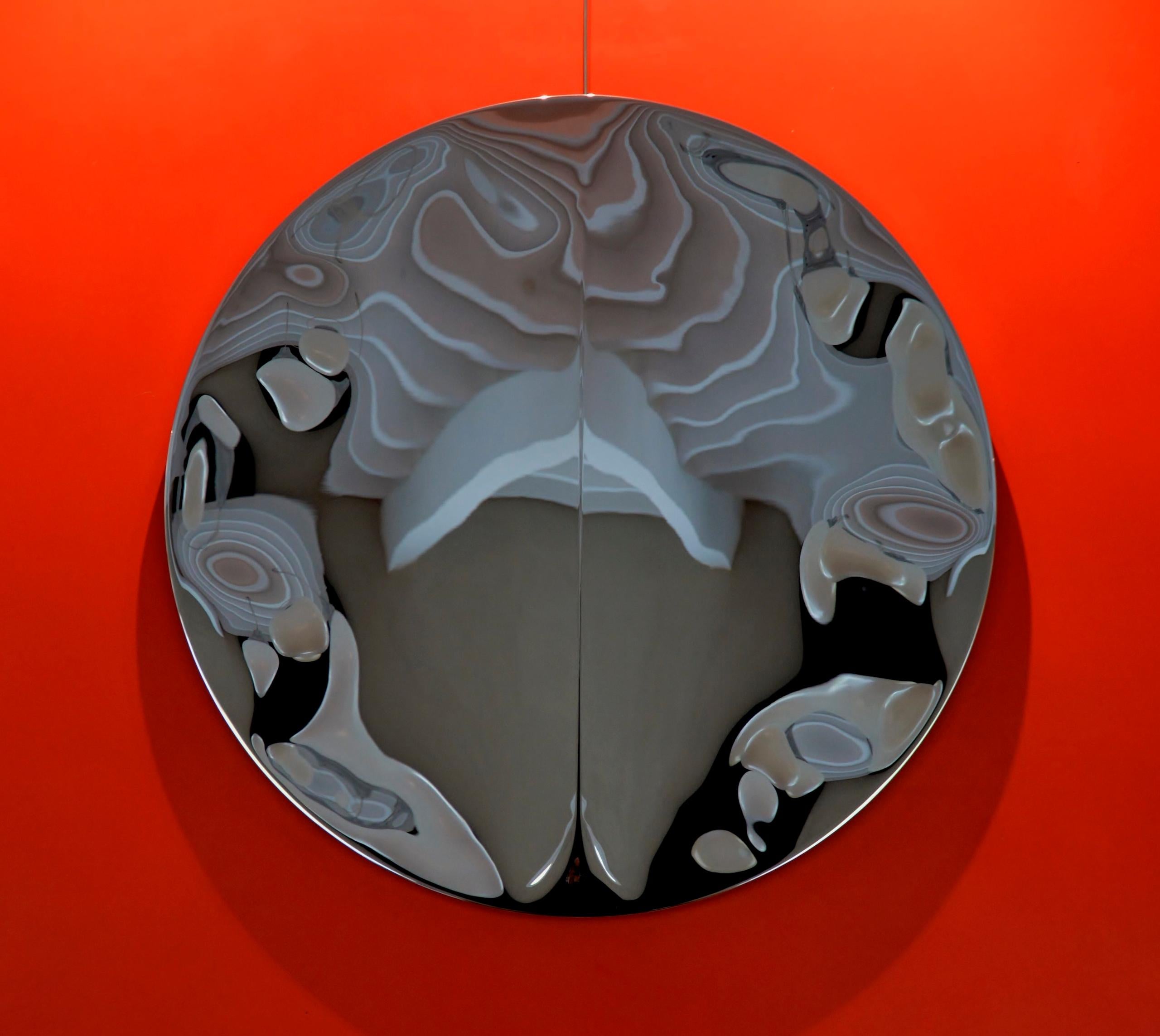 Miroir mural avec pli I de Franck K - Sculpture en acier inoxydable, reflet en vente 1