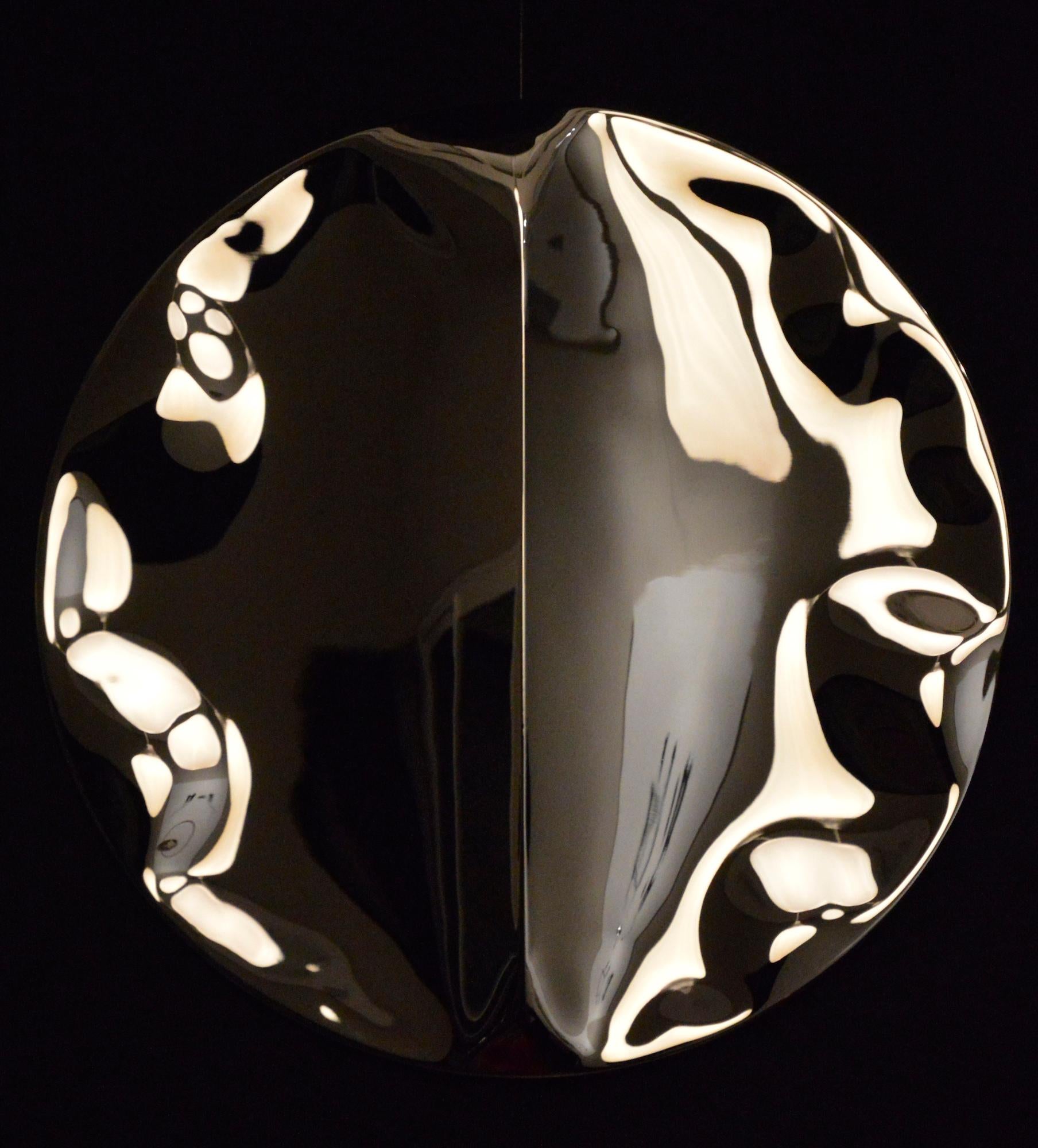 Miroir mural avec pli I de Franck K - Sculpture en acier inoxydable, reflet en vente 2