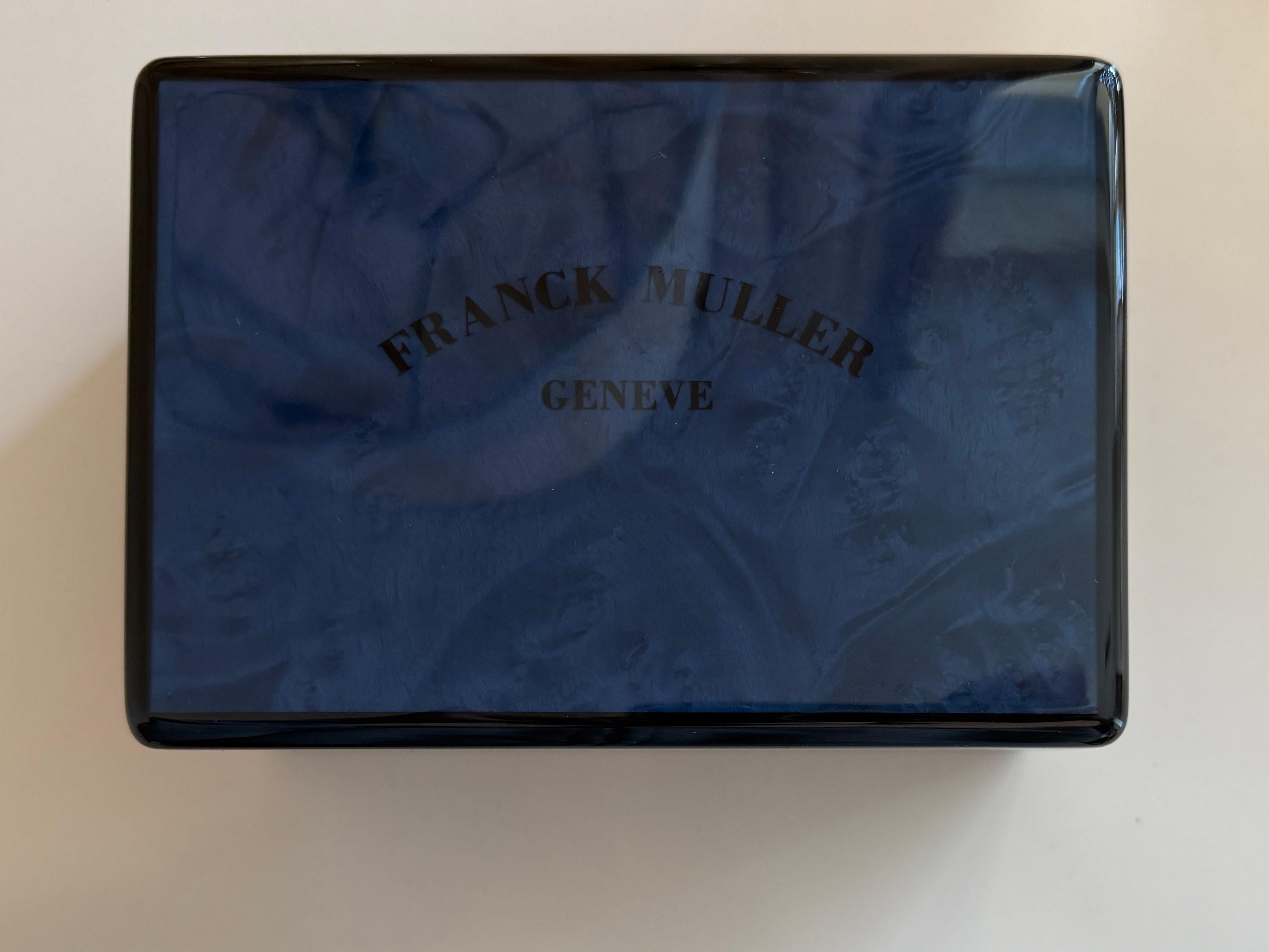 L'orologio Curvex è la silhouette più particolare di Franck Muller. Con una moderna e pratica cassa in acciaio lucido, questo orologio è perfetto per la vita di tutti i giorni e per ogni occasione speciale.

- Movimento al quarzo (batteria) 
-
