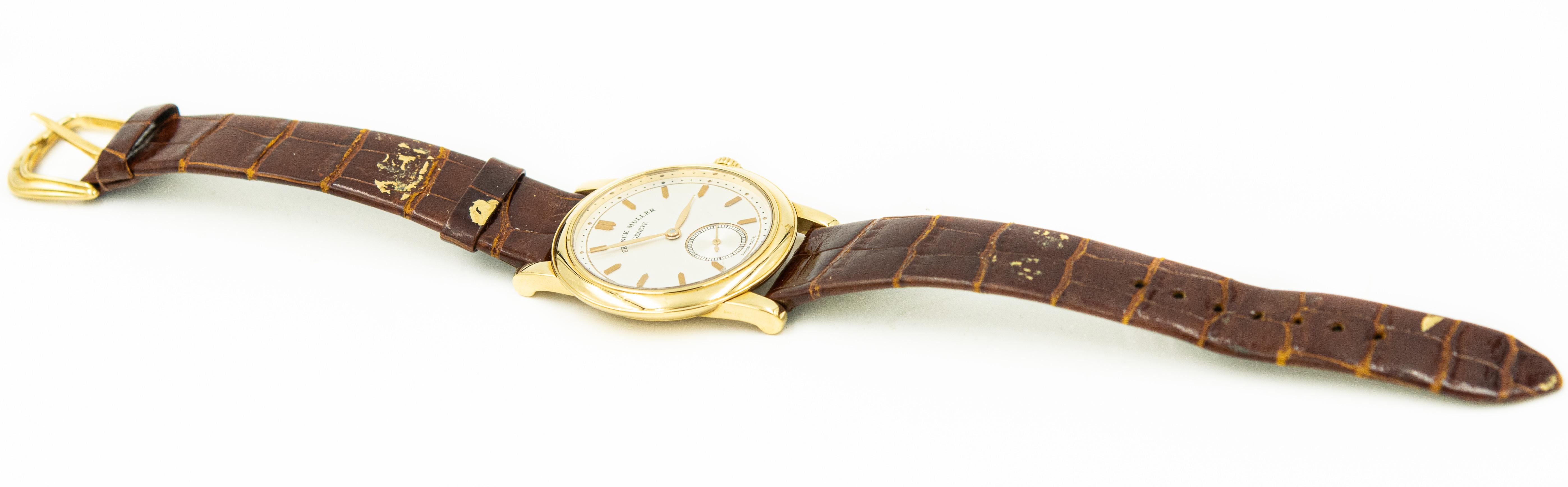 Frühe Franck Muller Herrenarmbanduhr aus 18k Gelbgold Ref. 1900 S6, hergestellt in den 1990er Jahren.  Sie hat eine Franck-Muller-Schließe aus 18 Karat Gelbgold.  Das Band ist verschmutzt und sollte ersetzt werden.  Die Gesamtlänge mit Riemen