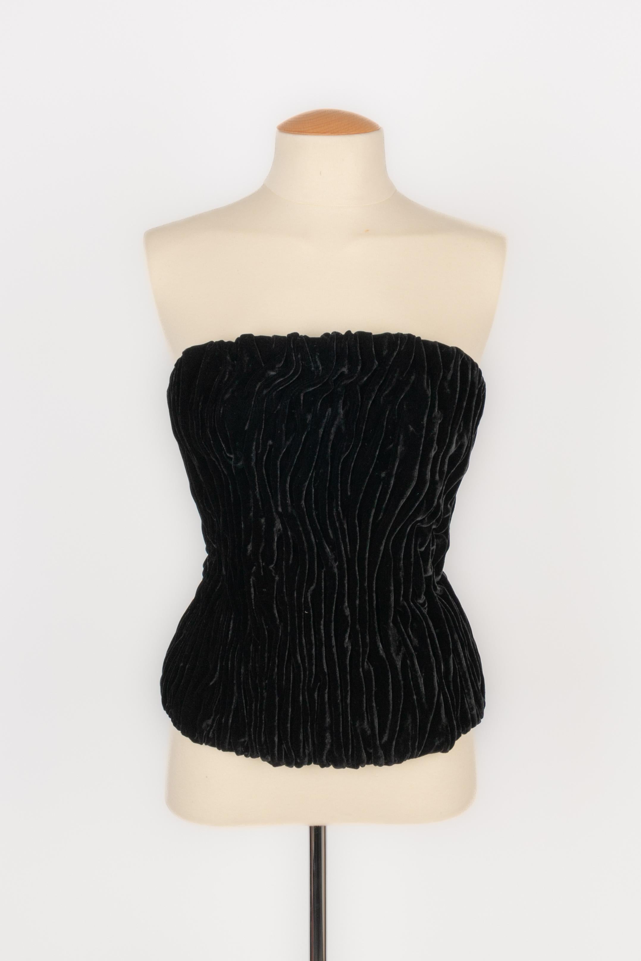 FRANCK SORBIER - Bustier-Top aus Seidensamt, von Hand gefaltet. Keine Größenangabe, es passt eine 36FR. 2023-2024 Herbst-Winter Haute Couture Collection'S.

Bedingung:
Sehr guter Zustand

Abmessungen:
Brustumfang: 36 cm - Taillenumfang: 33 cm -