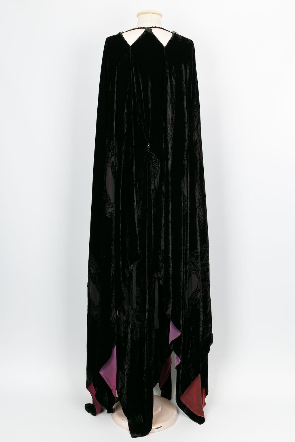 Franck Sorbier Haute Couture Cape in Velvet, 2014/15 In Excellent Condition For Sale In SAINT-OUEN-SUR-SEINE, FR