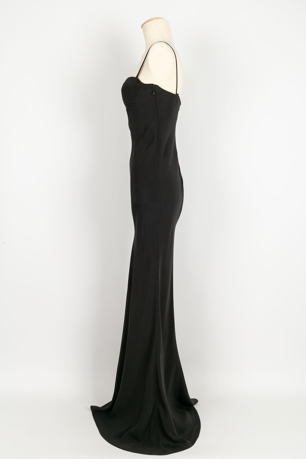 Franck Sorbier -Long silk Haute Couture dress. No size label or composition, it corresponds to a 36FR.

Additional information: 
Dimensions: Chest: 38 cm, Hips: 46 cm, Length: 170 cm
Condition: Very good condition
Seller Ref number: VR88