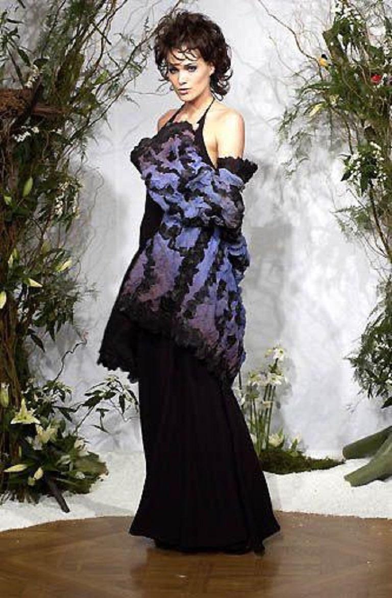 Franck Sorbier Haute Couture - Manteau en soie avec surpiqûres et ailes de couleur noire. Modèle inséparable. Pas de composition ni d'étiquette de taille, il convient à une taille 40FR/42FR.

Informations complémentaires : 
Dimensions : Épaules : 44