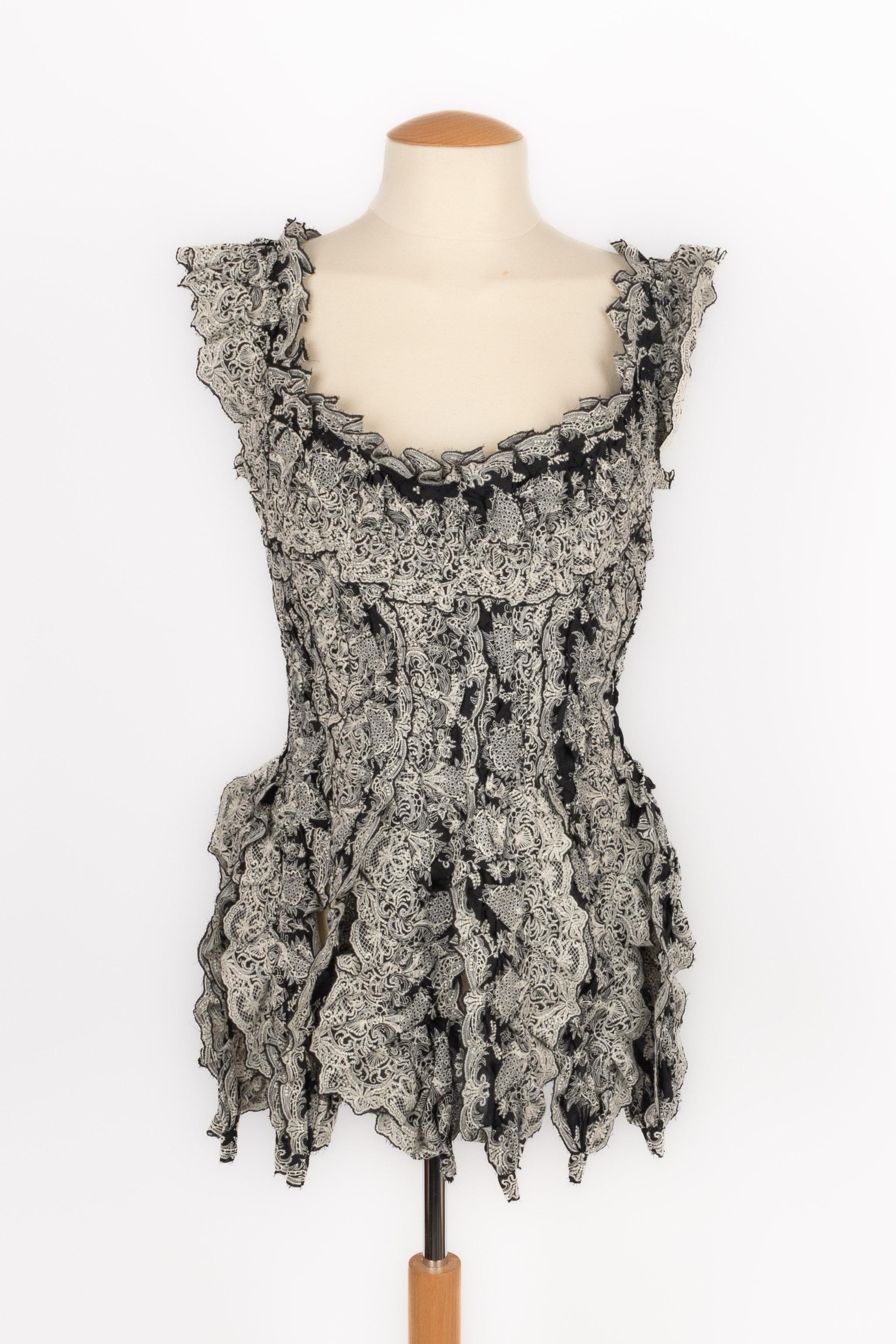 FRANCK SORBIER (Made in France) Black Hungarian embroidery top with ruched detailing. Neckline with ruched detailing. No size indicated; it fits a 38FR/40FR. 