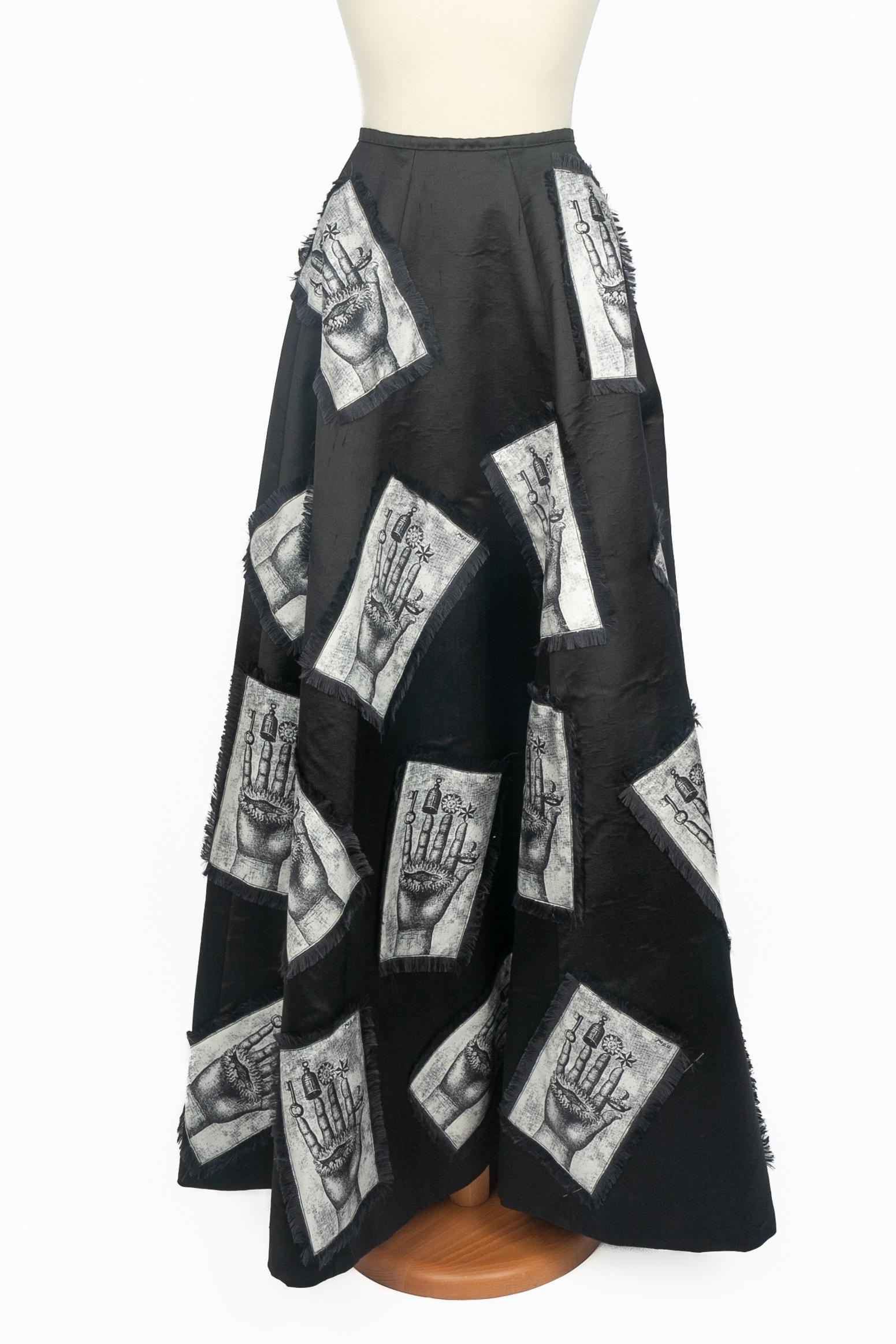 FRANCK SORBIER - (Fabriqué en France) Jupe avec empiècements de satin de shantung de soie noire, et une gravure ancienne imprimée sur du sergé de soie. Aucune taille n'est indiquée, il convient à un 34FR/36FR. 2024 Summer Haute Couture Collection