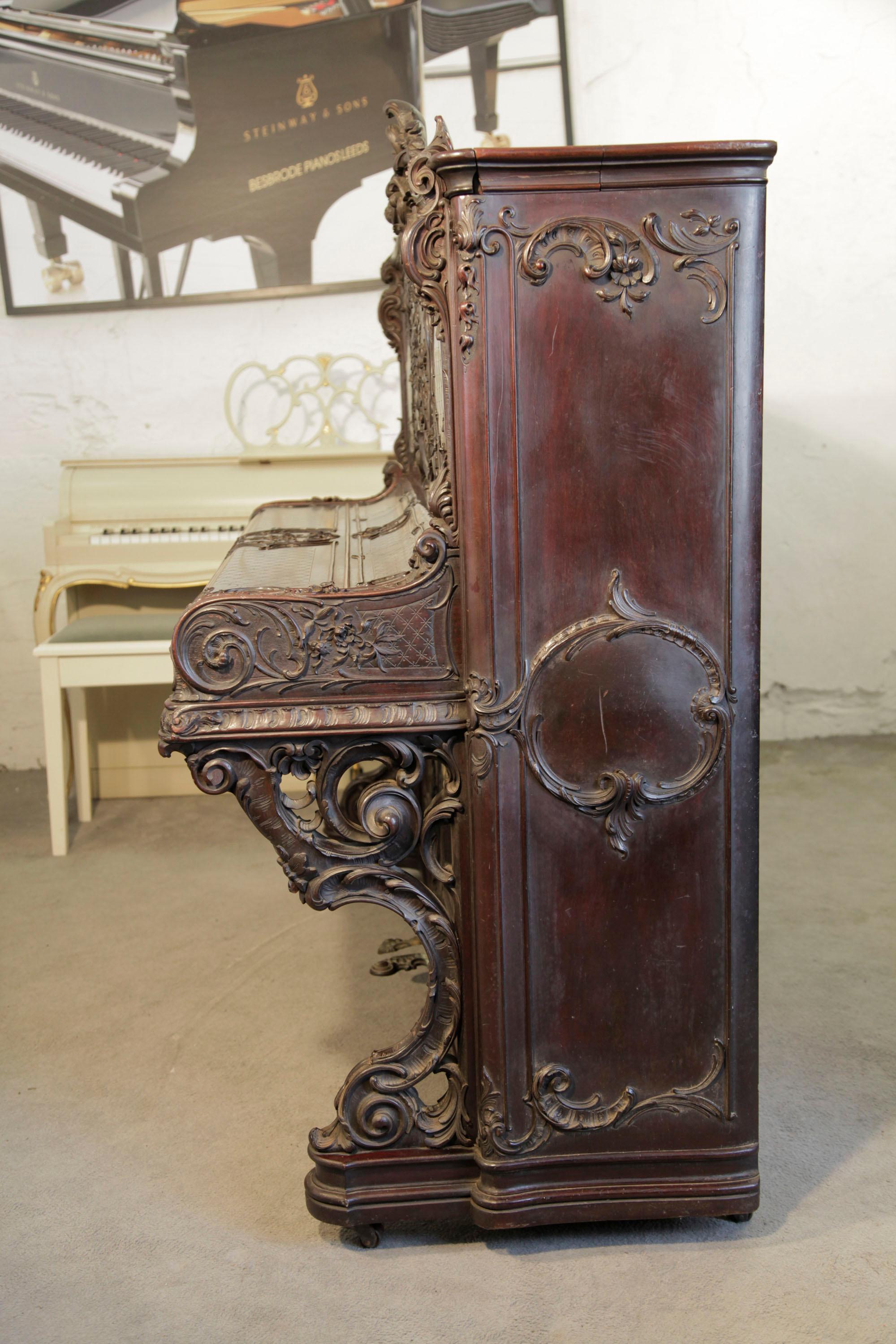 Francke Piano droit de style rococo Acajou sculpté Pieds à rouleau en haut-relief en vente 2