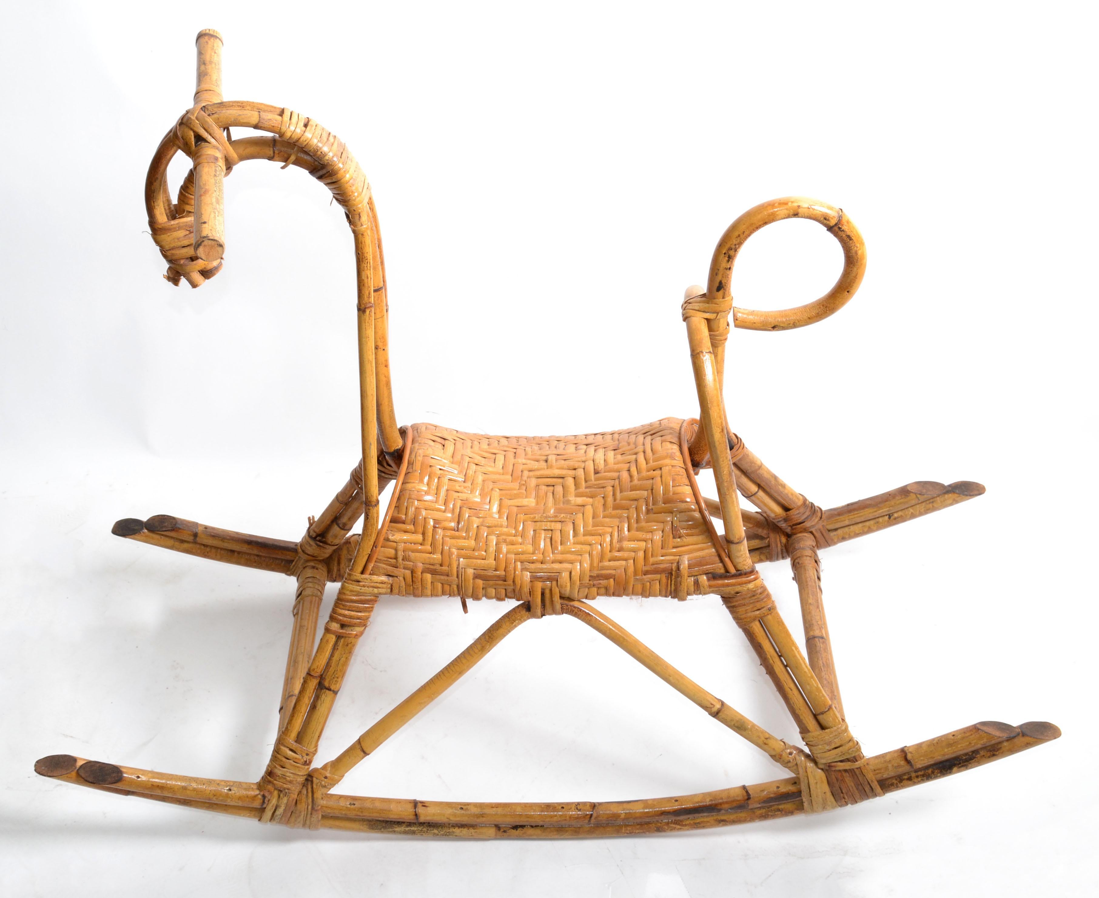 italien Franco Albini - Cheval à bascule en rotin et bambou, sculpture d'animal, Italie, 1960   en vente