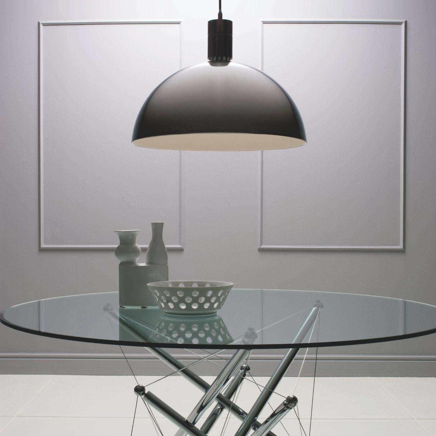 Lampada a sospensione 'AM4Z' di Franco Albini e Franca Helg per Nemo in cromo.

Disegnata da M. Albini, F. Helg, F. Albini e A. Piva nel 1969, questa riedizione autorizzata dell'iconica lampada a sospensione 'AM4Z' presenta una finitura cromata e un