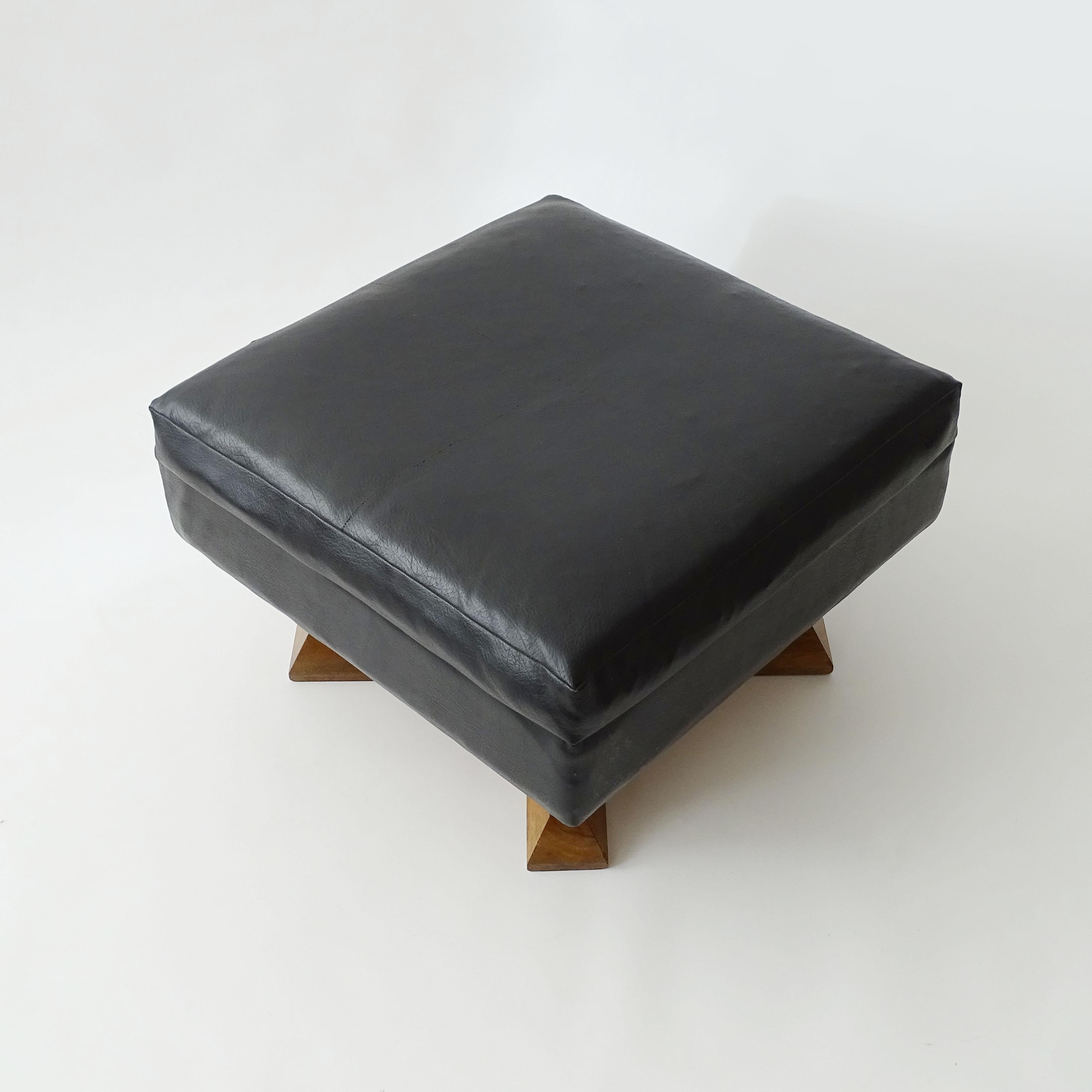 Italian Franco Albini and Franca Helg pair of stools for the Marlborough Gallery, 1962 For Sale