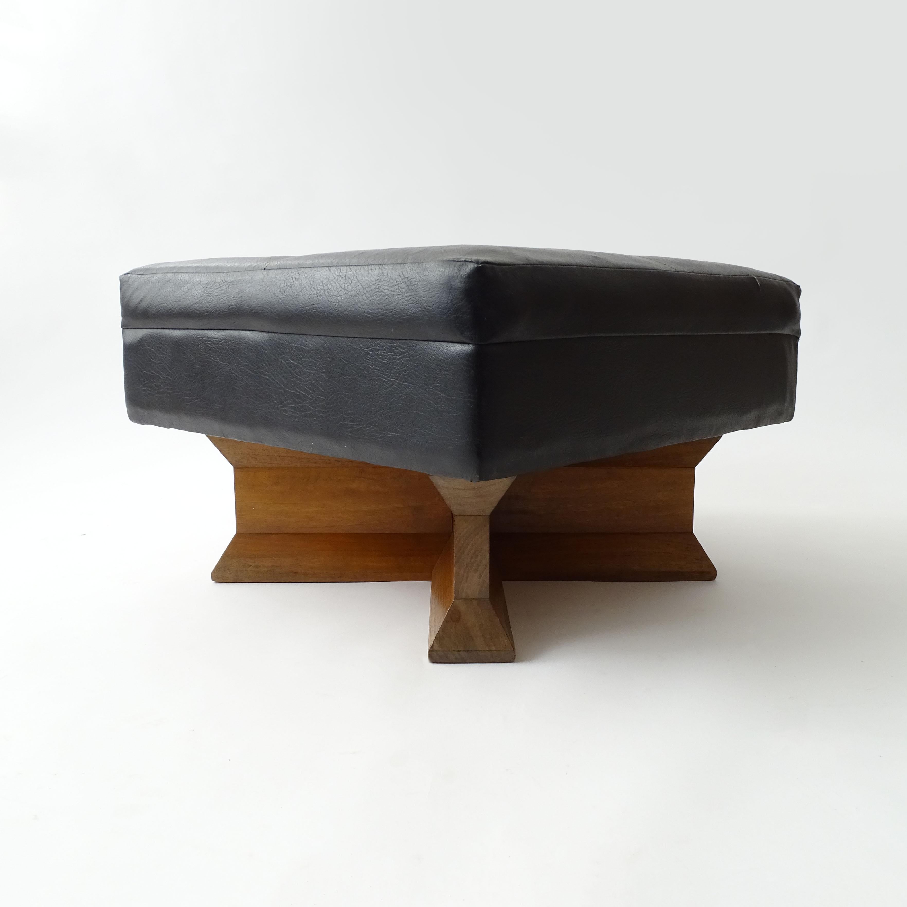 Franco Albini and Franca Helg pair of stools for the Marlborough Gallery, 1962 For Sale 2