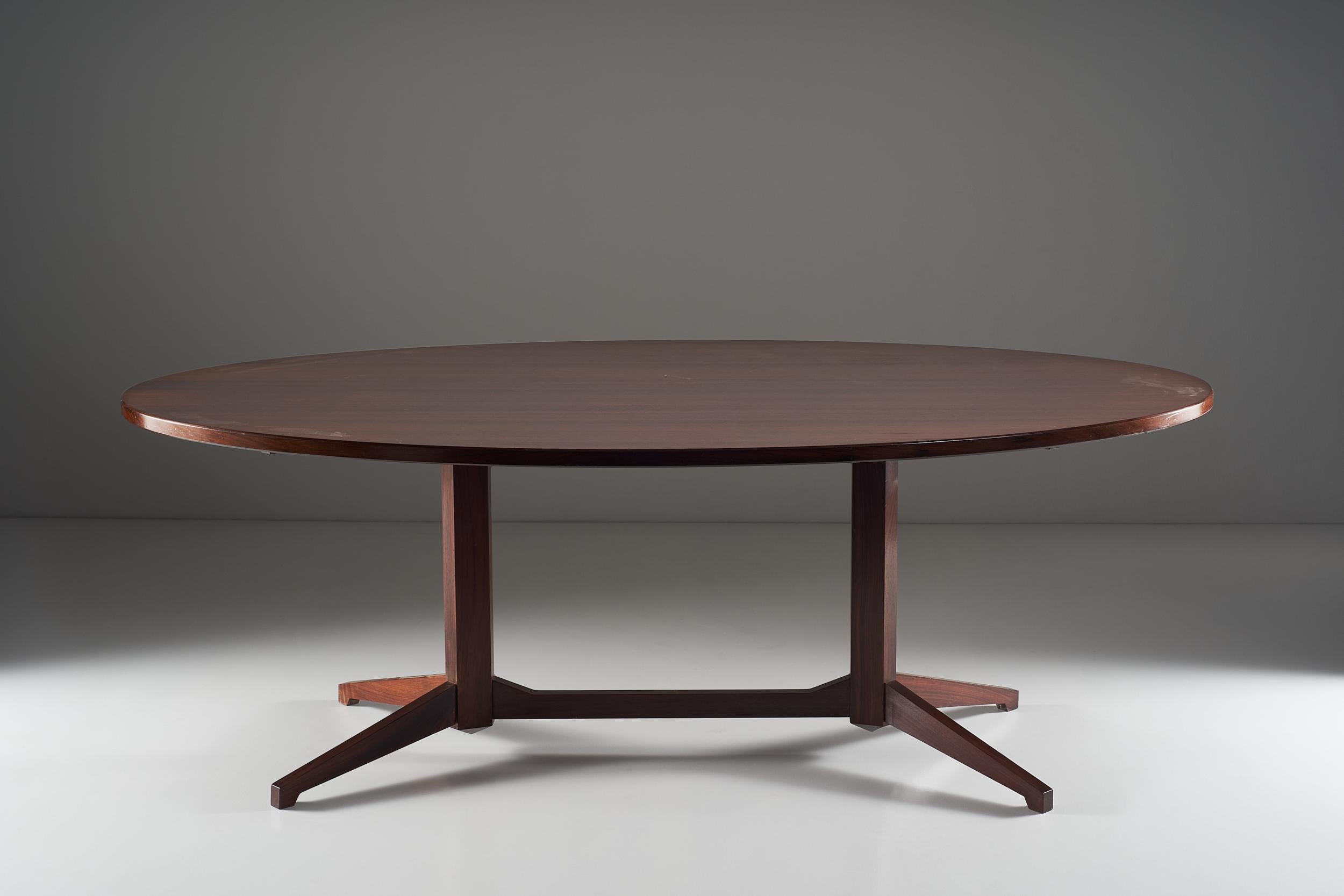 The TL22 is a table designed by Franco Albini and Franca Helg to have a cohesive and harmonious structural dimension. The table, exclusively in wood, is formed by a well-proportioned oval top, squashed along the wide lateral lines and closed more