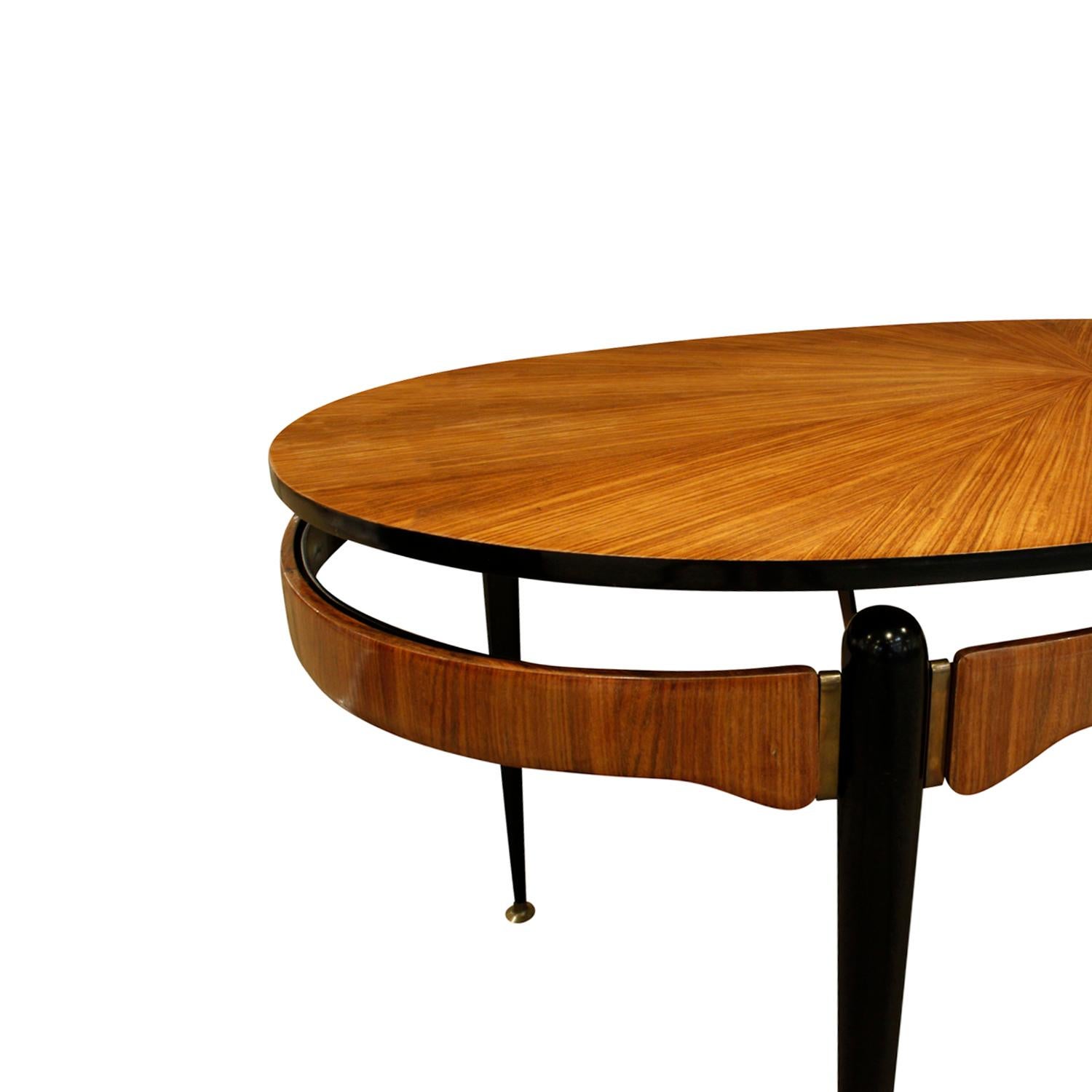 Italian Beautiful Radiating Rosewood Dining Table, attributed to Ico Parisi, circa 1954 For Sale
