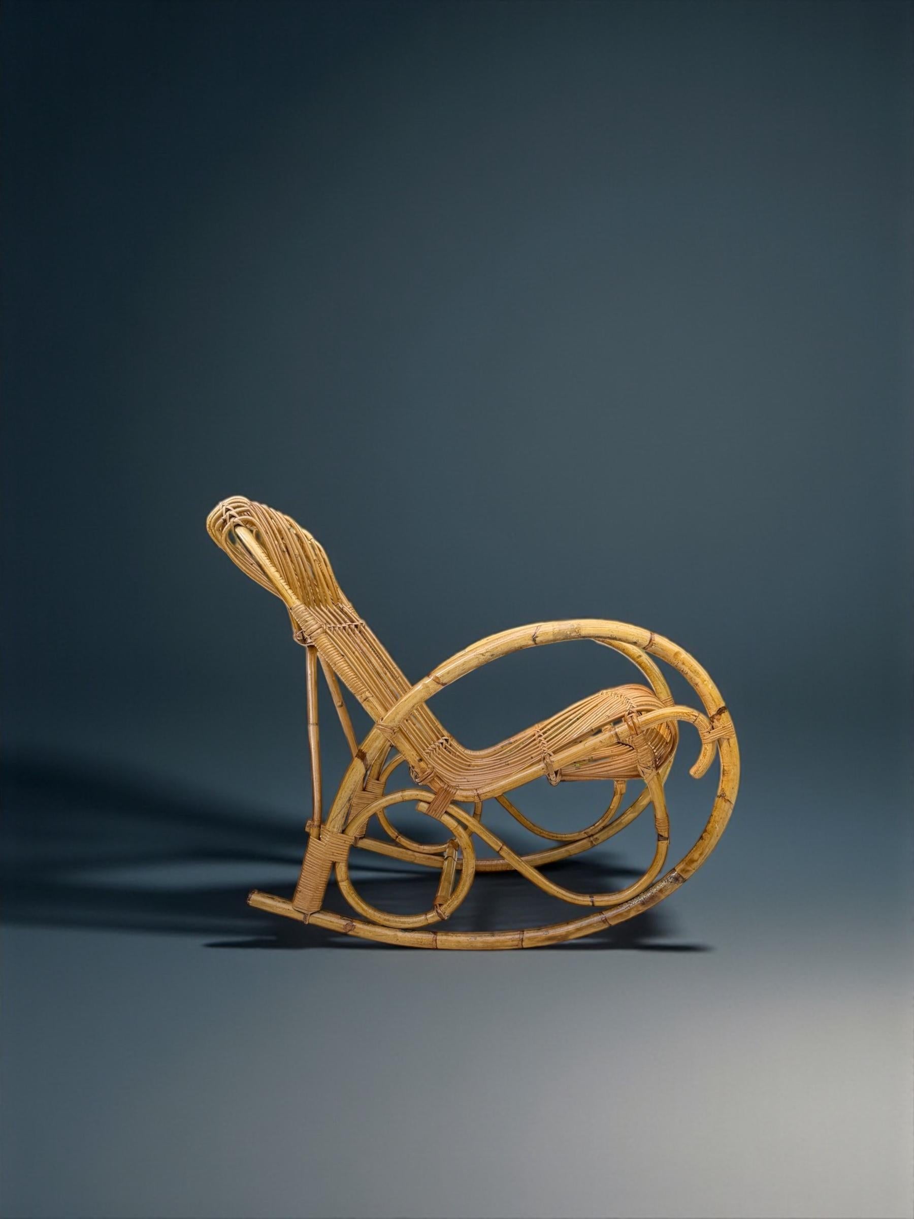 Franco Albini Mecedora de bambú curvado y ratán, Italia Años 50 Moderno de mediados de siglo en venta