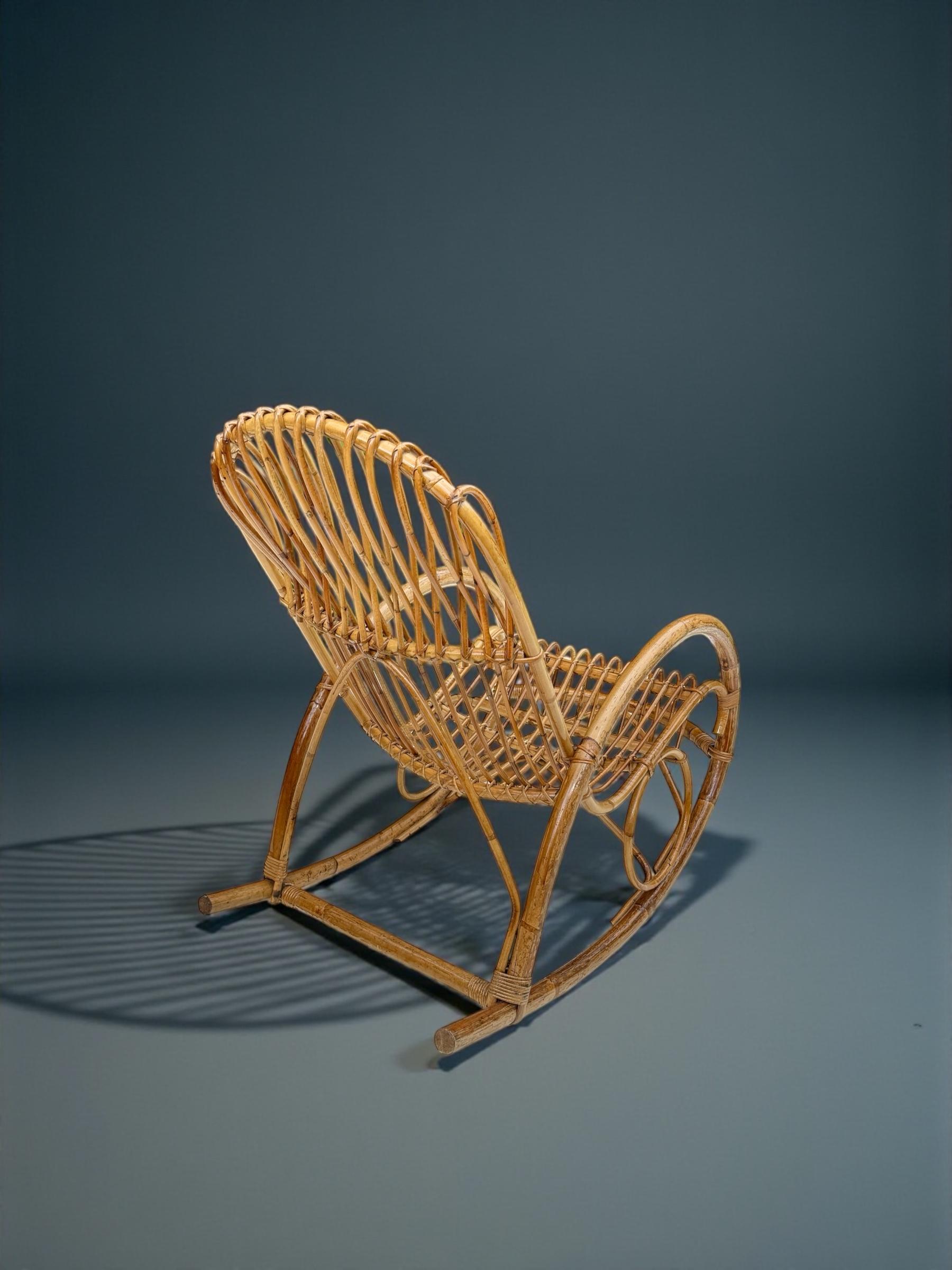 Franco Albini Mecedora de bambú curvado y ratán, Italia Años 50 en Bueno estado para la venta en London, GB