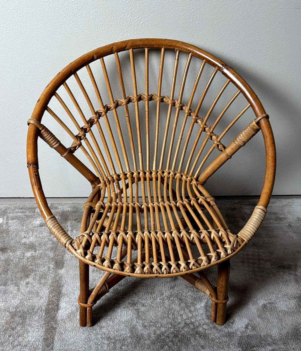 We kindly invite you to read the entire description, as it provides detailed technical and historical information to ensure the authenticity of our items.
This iconic and charming children's armchair is crafted from bamboo and features a spacious,