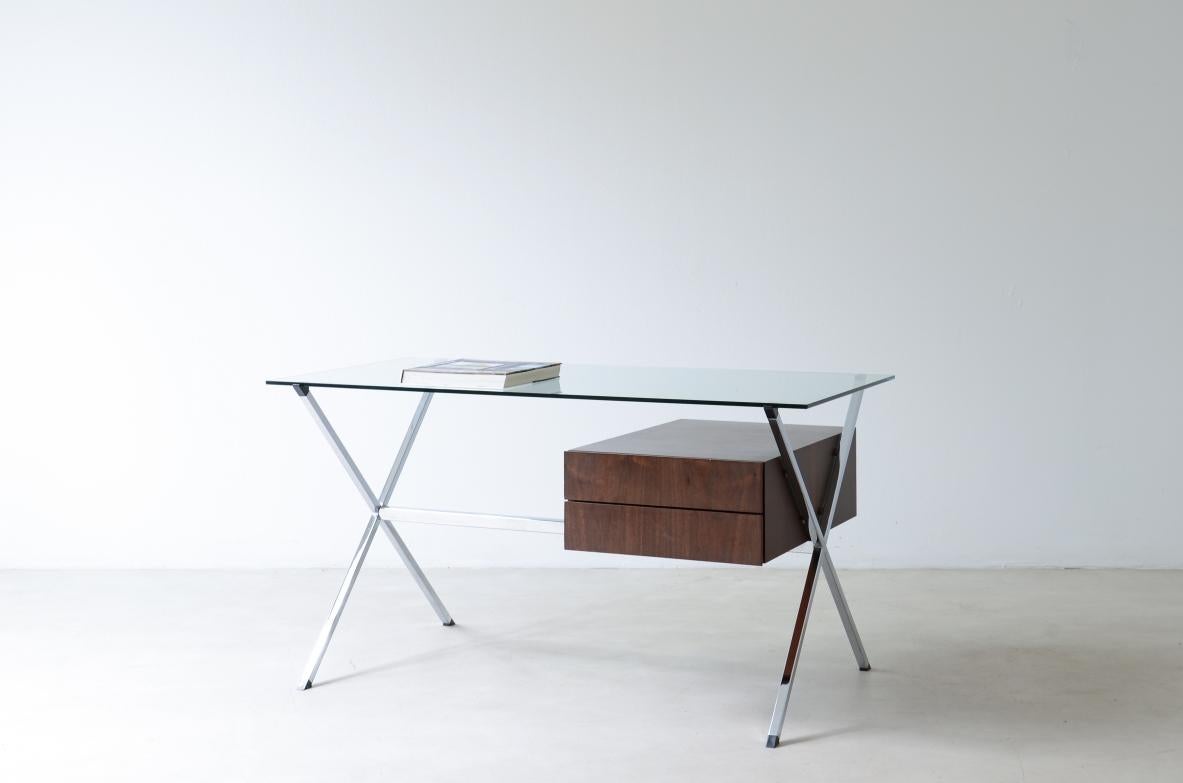 Mid-Century moderno Franco Albini, scrivania centrale con cassetti in legno scuro in vendita