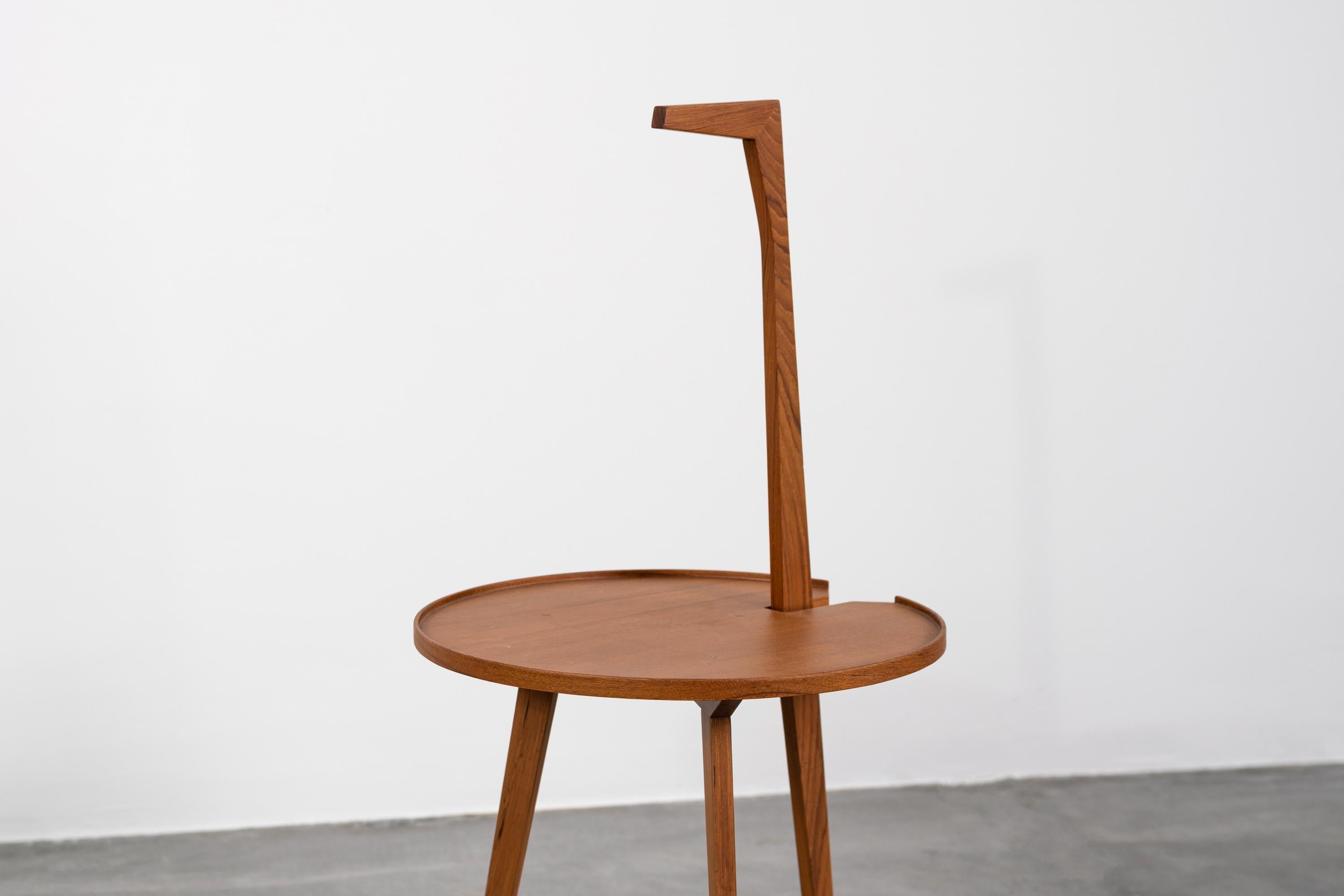 Table basse Cicognino entièrement réalisée en bois de teck, conçue par Franco Albini en 1952 et produite pour la première fois par la société italienne Poggi Pavia à partir des années 1950.

La table basse Cicognino a été conçue en 1952 par le