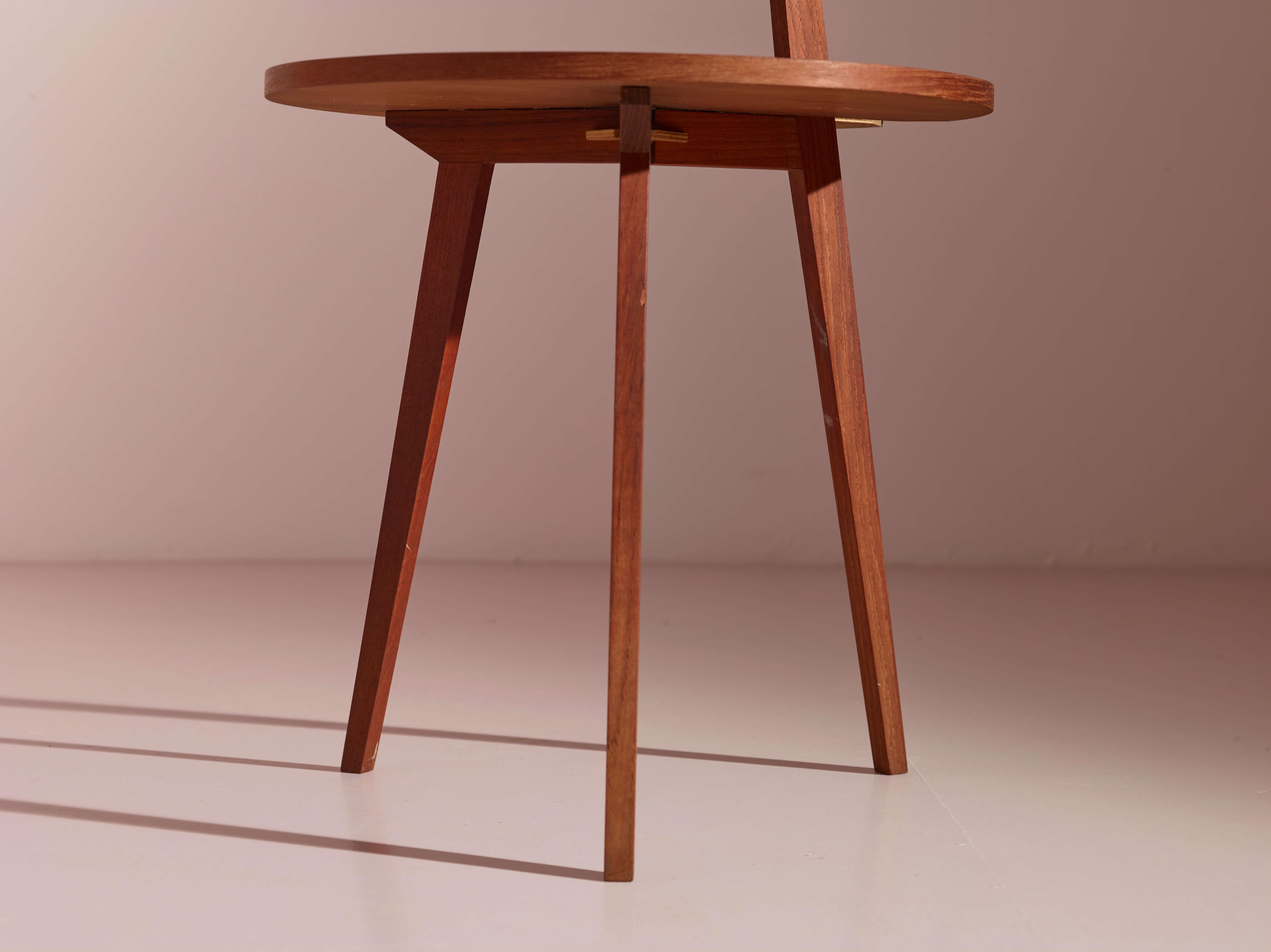 Mesa auxiliar de teca 