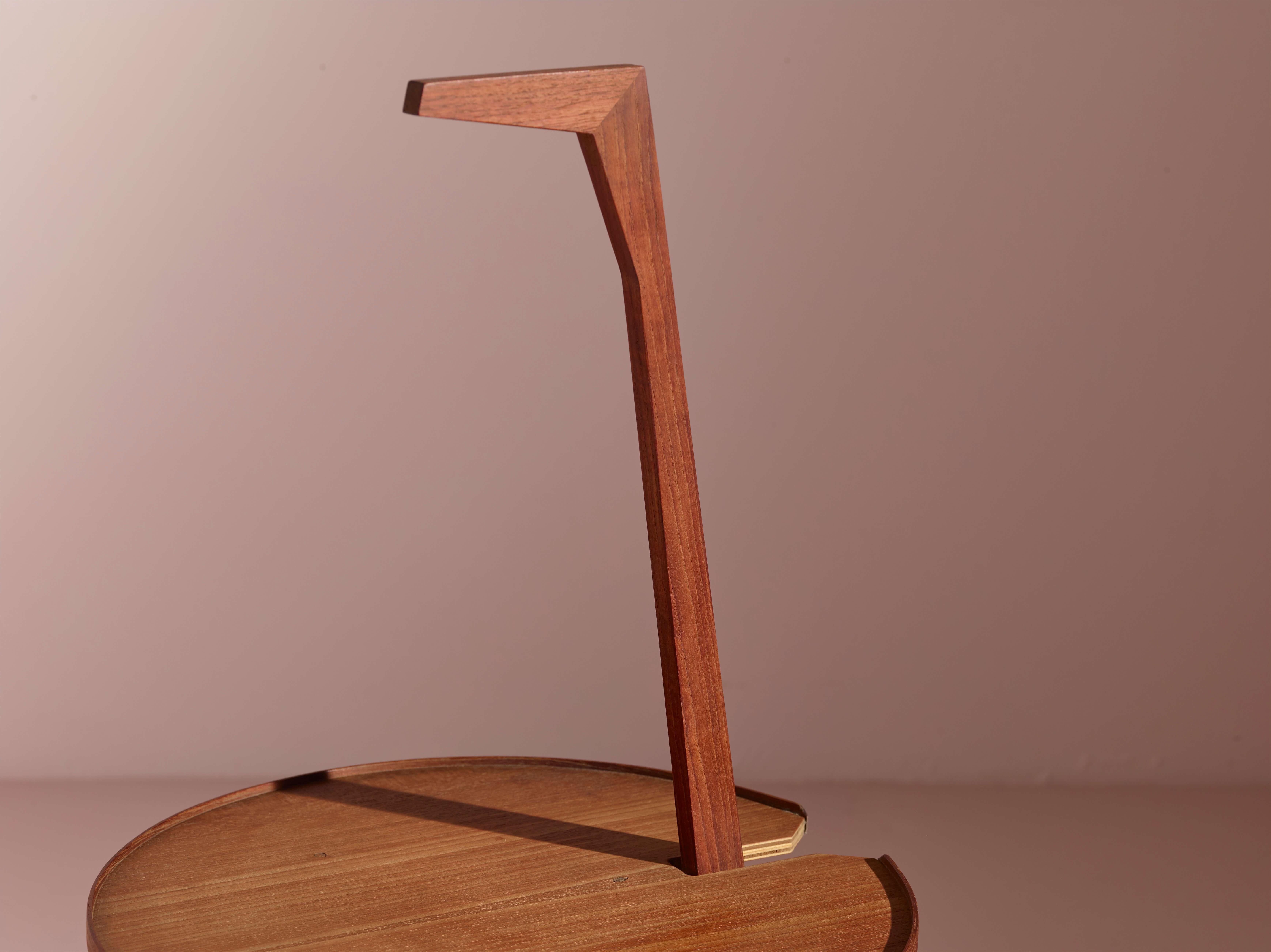 Mesa auxiliar de teca 