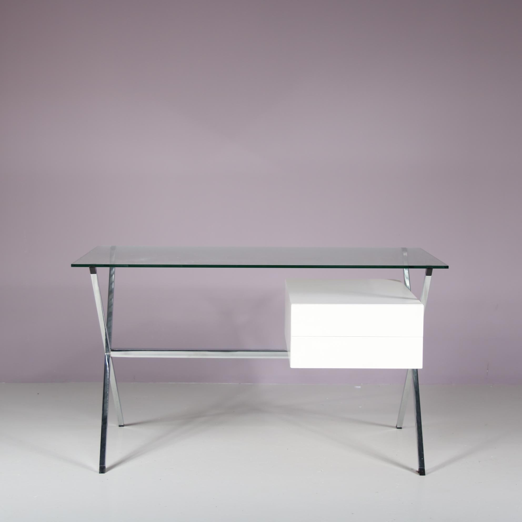 A wonderful desk designed by Franco Albini and manufactured by Knoll International in the USA around 1960.

The unique frame of the table has chrome plated crossed legs on each side with a support bar in between. All elegantly finished with a great