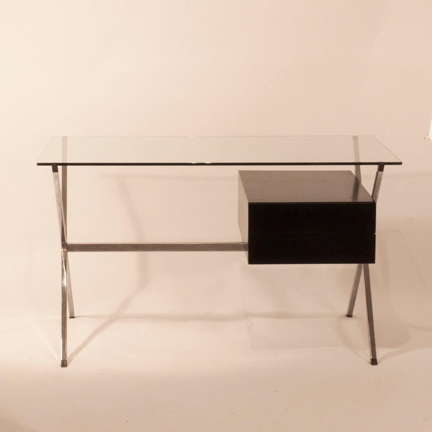 Schreibtisch, entworfen von Franco Albini 1949 für Knoll, Glas, Holz und verchromter Stahl, Italien,
Dieser Entwurf stammt aus der Zeit um 1949, dieses Beispiel ist wahrscheinlich aus den 1970er Jahren.

 