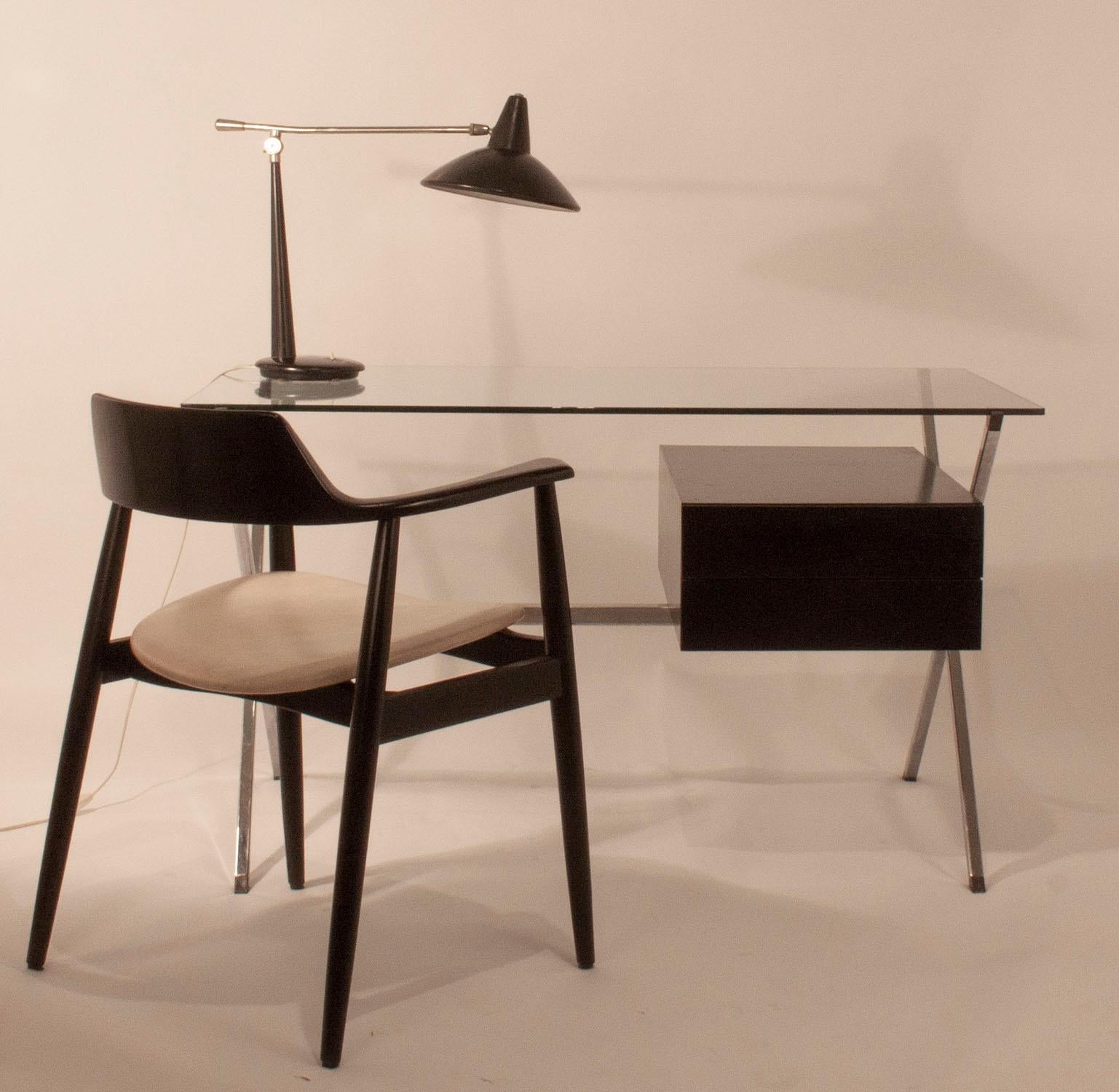 Franco Albini Schreibtisch für Knoll:: polychromierter Stahl:: lackiertes Holz und Glas:: 1970er Jahre (Moderne der Mitte des Jahrhunderts)