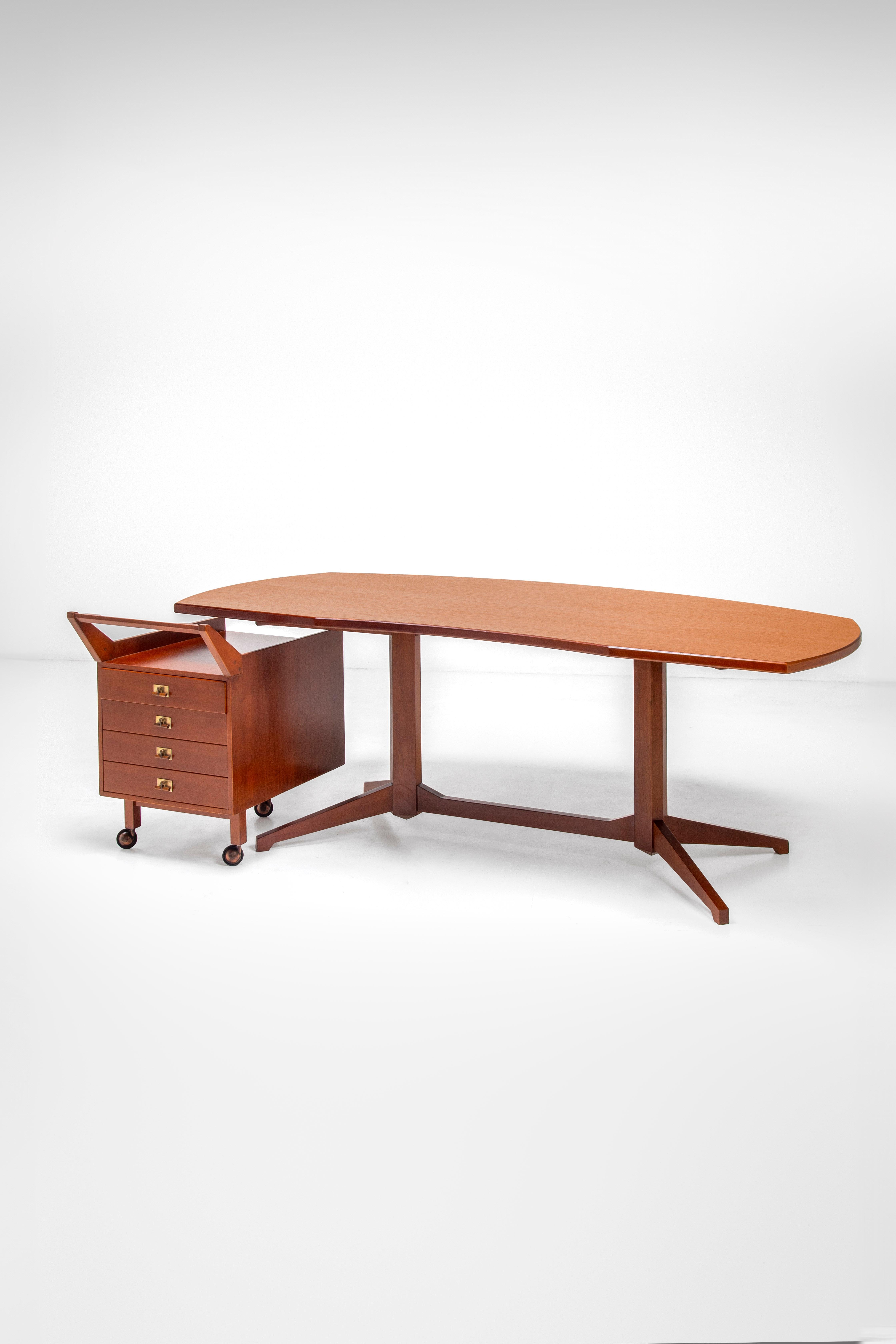 This desk set with movable drawer unit is a classic rationalist design with attention to clean forms and lines by Franco Albini. The desk is functional with a shape that is both ergonomic and decorative. The chest of drawers is an element designed