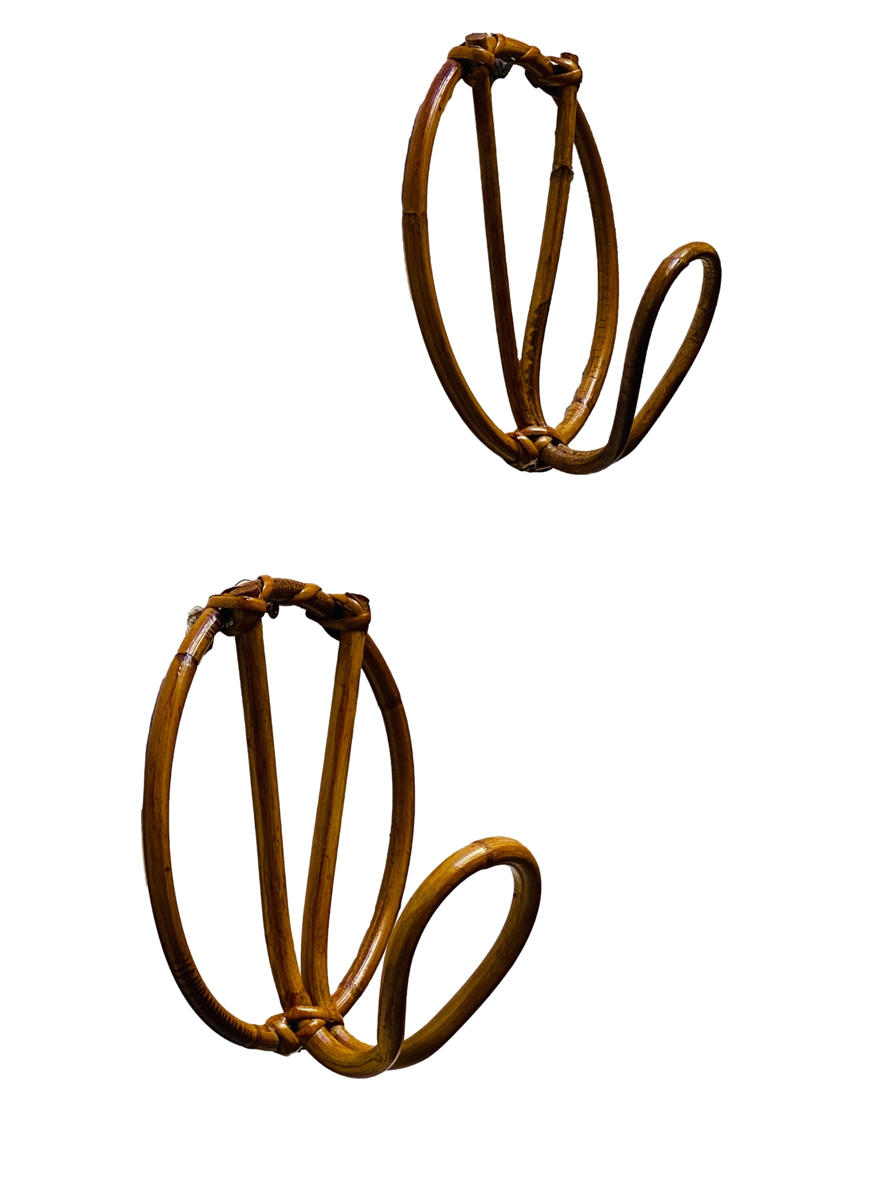 Pair of round rattan and bamboo coat hangers, single hook, Franco Albini for Bonacina. Made in Italy in the 1960s.